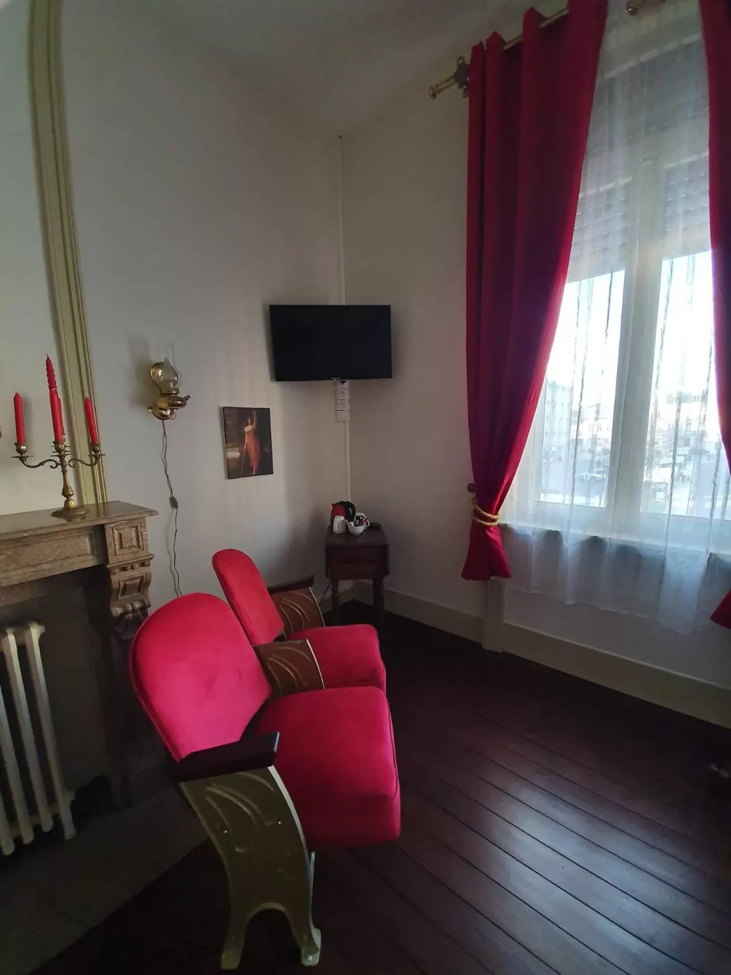 TV and multimedia in B & B Les Secrets des Loges