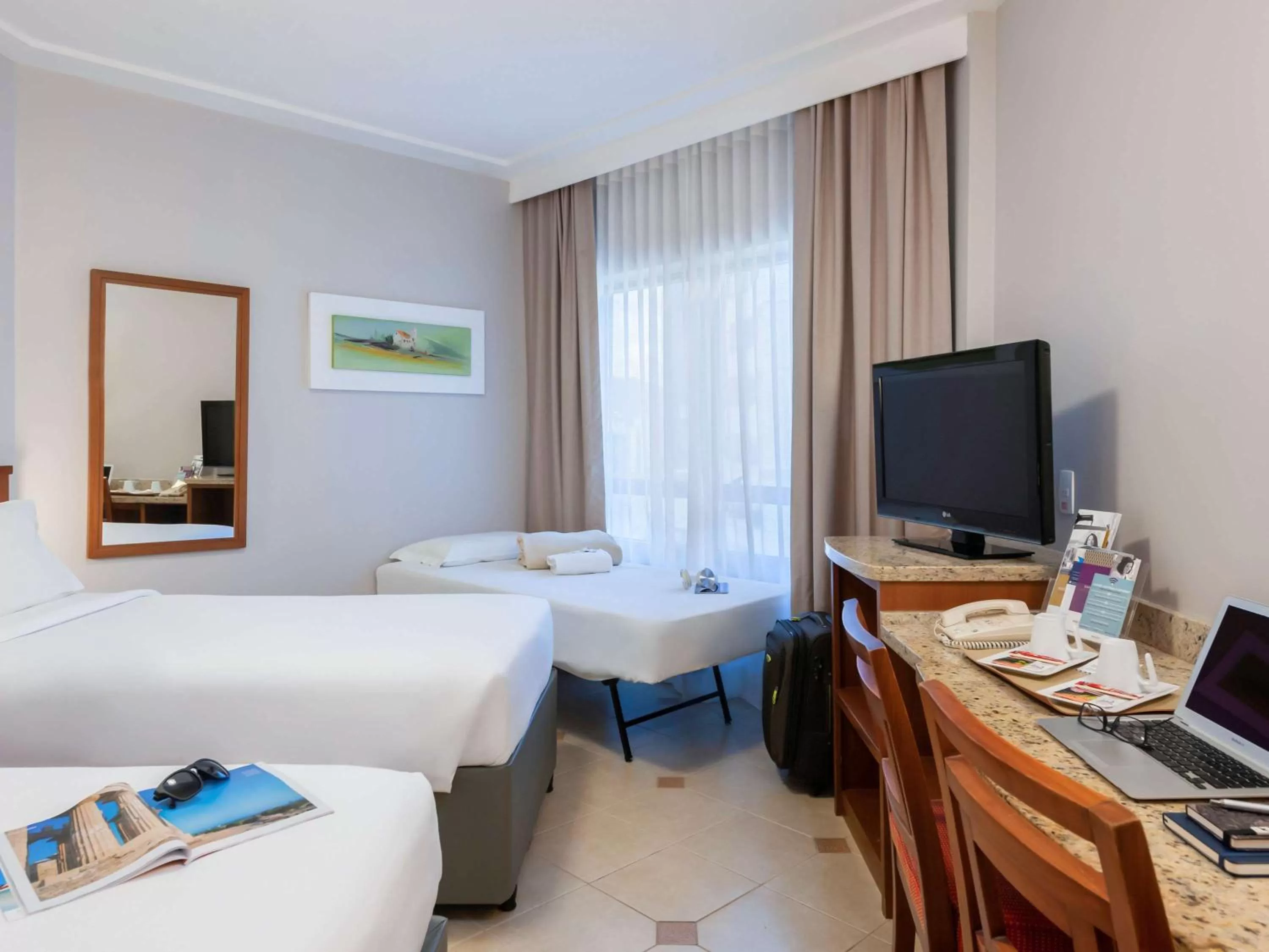 Photo of the whole room, Bed in Mercure Florianópolis