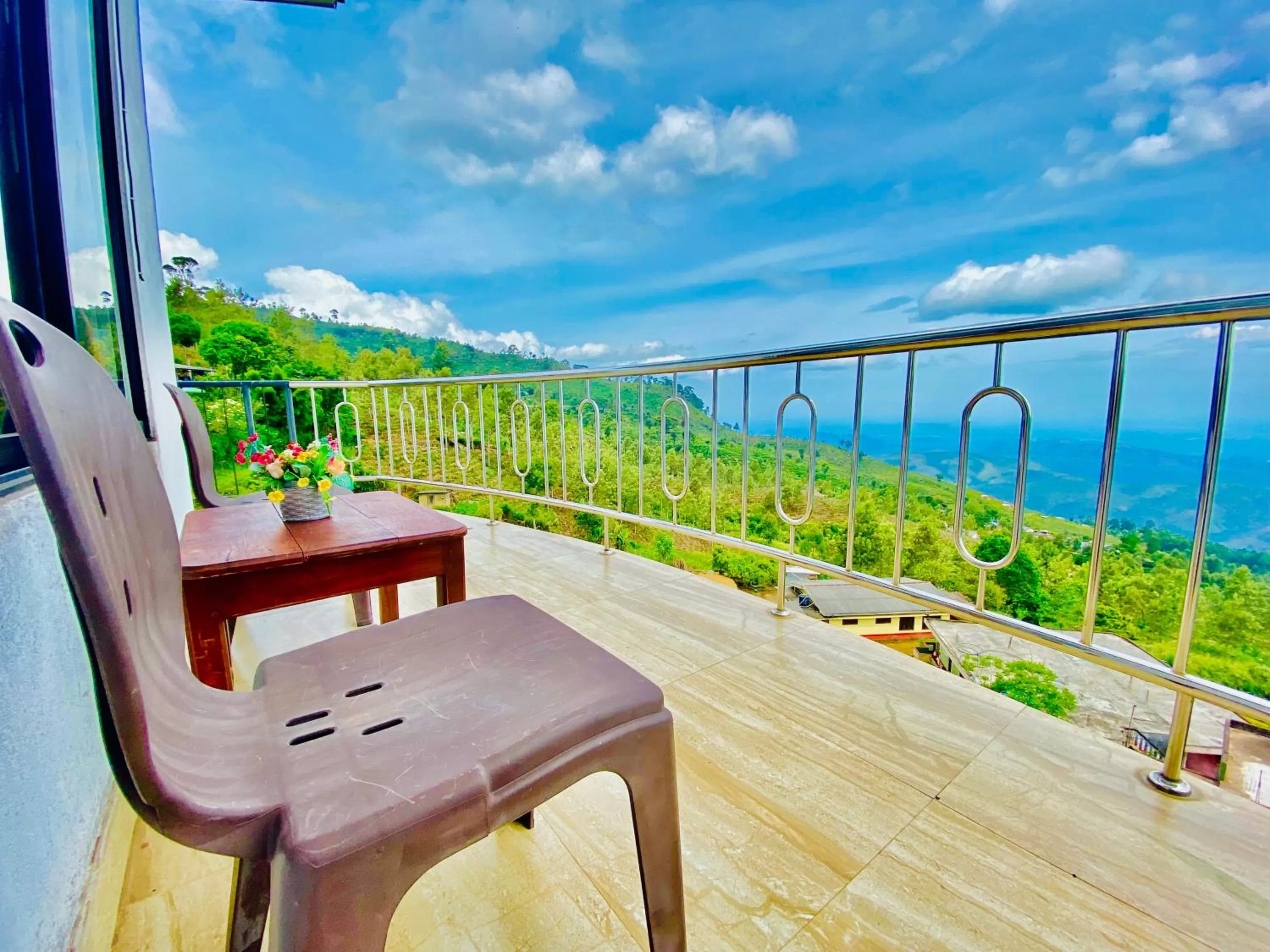 Deluxe Single Room in Srilak View Holiday Inn