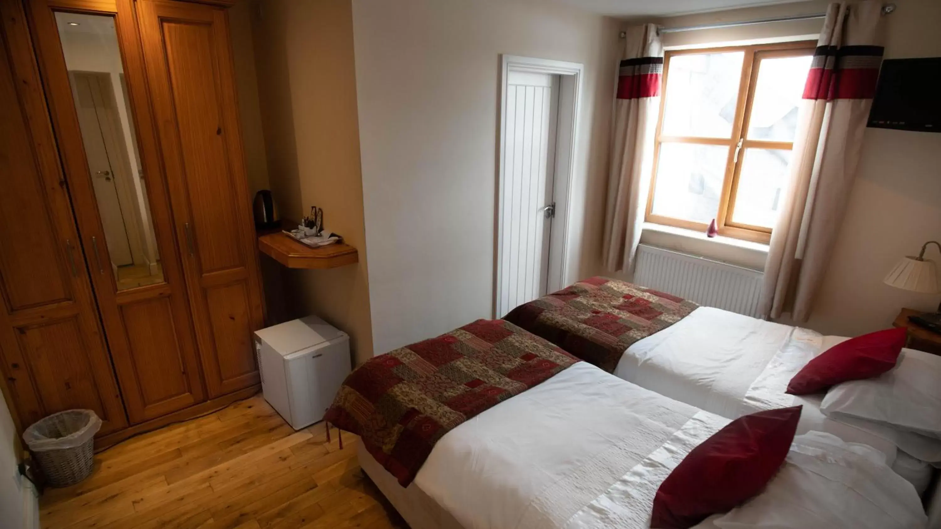 Small Twin Room in The Pebley Inn Small Twin Room in The Pebley Inn