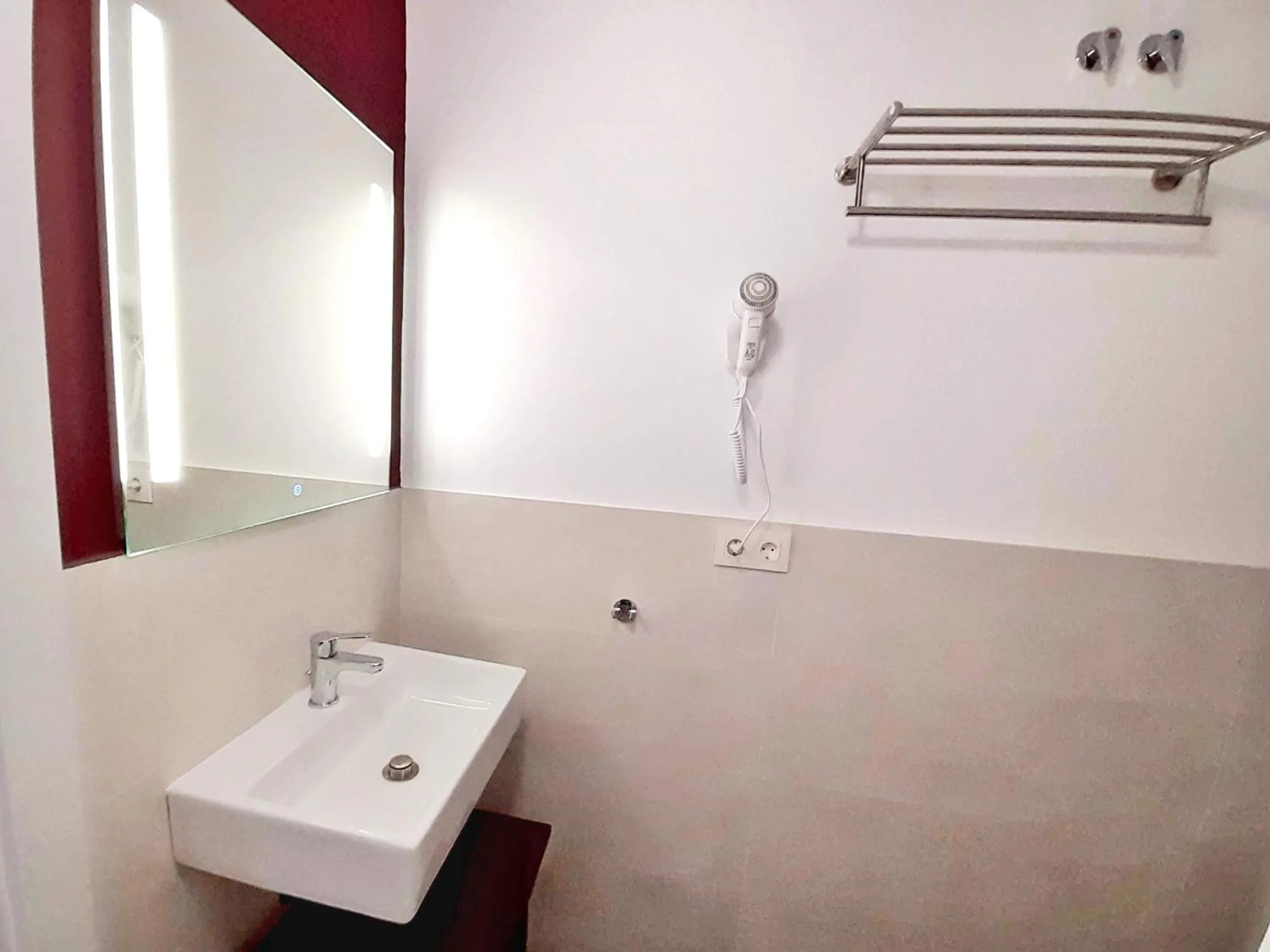 Bathroom in Hotel 19-30 Valencia