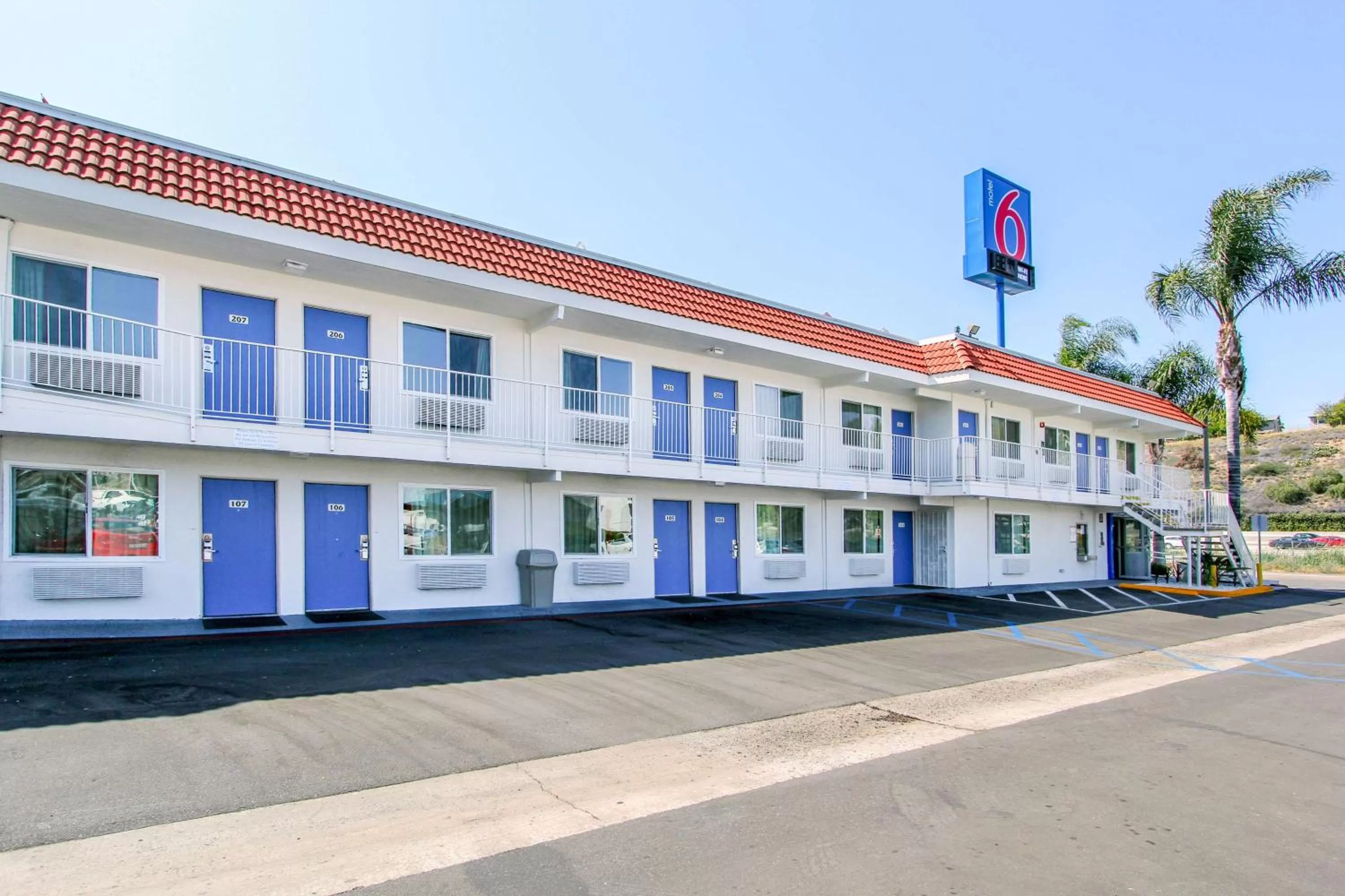 Property building in Motel 6-La Mesa, CA - San Diego