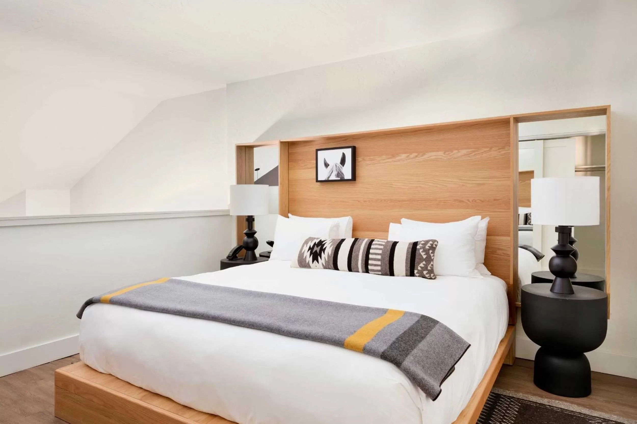 Bedroom, Bed in Continuum Hotel