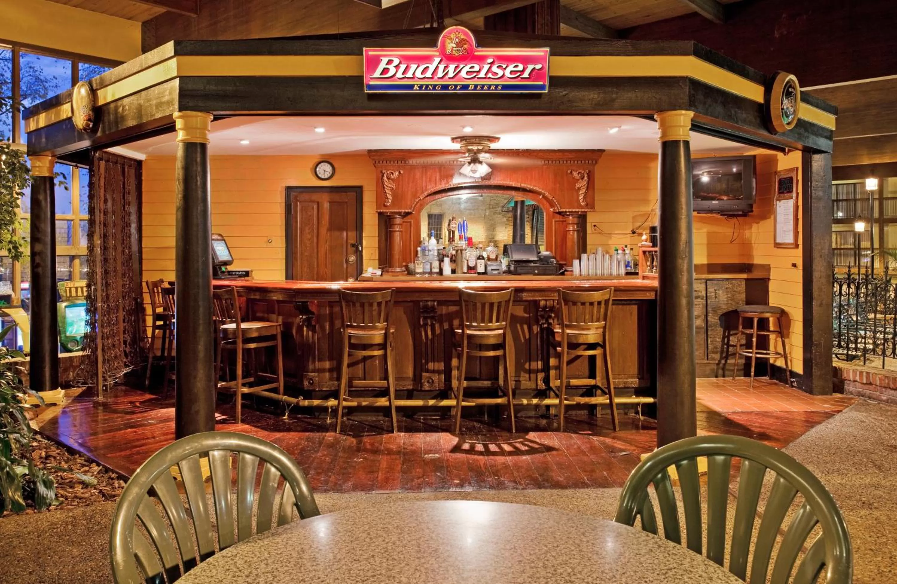 Lounge or bar in Holiday Inn At Six Flags Saint Louis by IHG