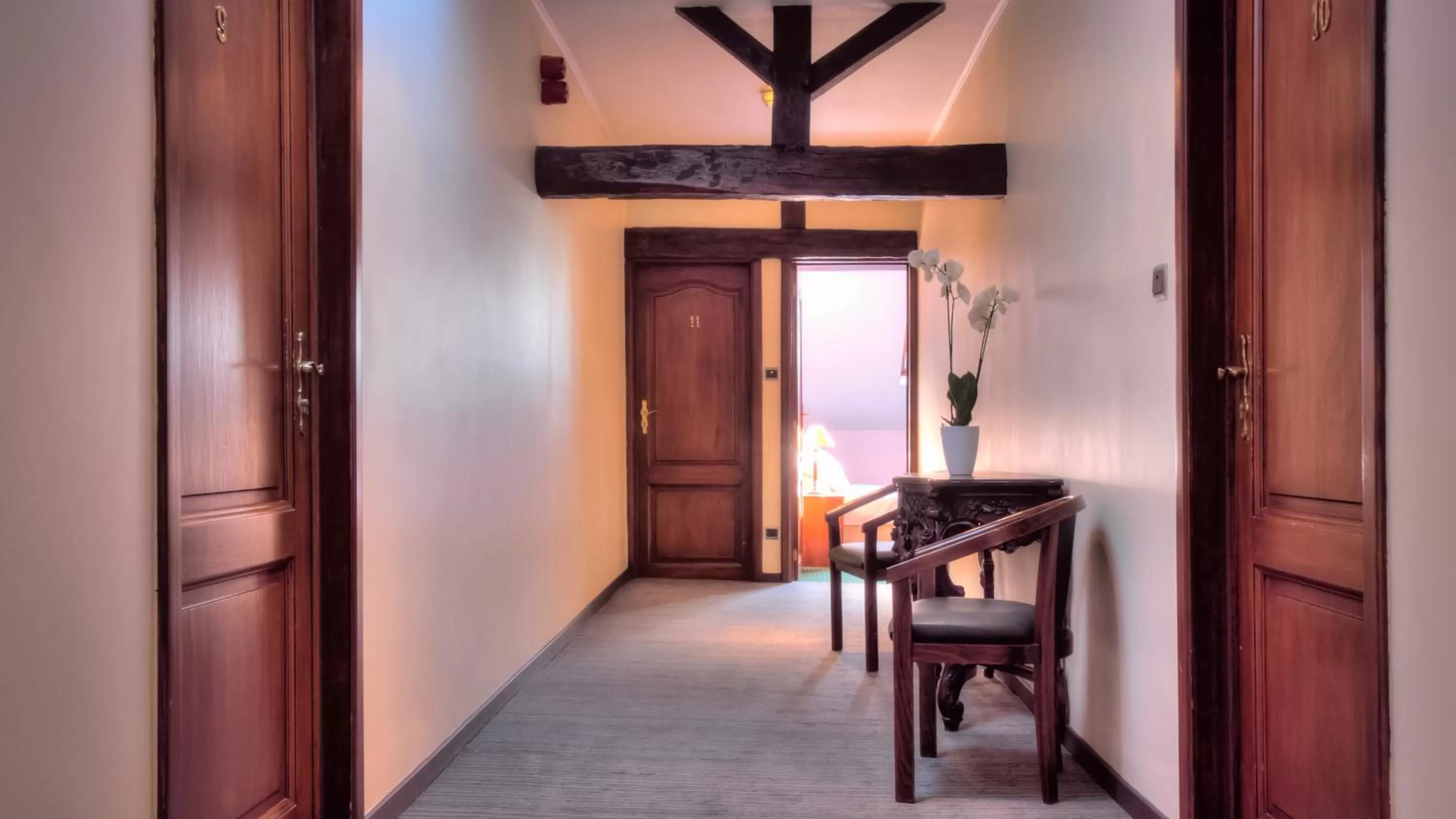 Lobby or reception in Hôtel Le Monte-Cristo