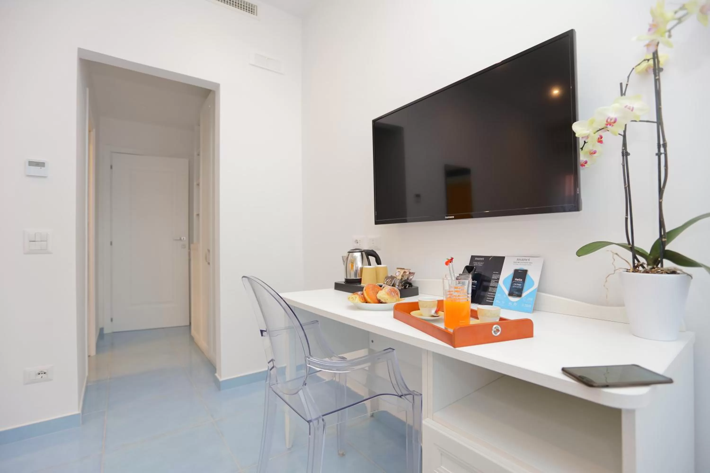 Coffee/tea facilities, TV/Entertainment Center in Domus Meta