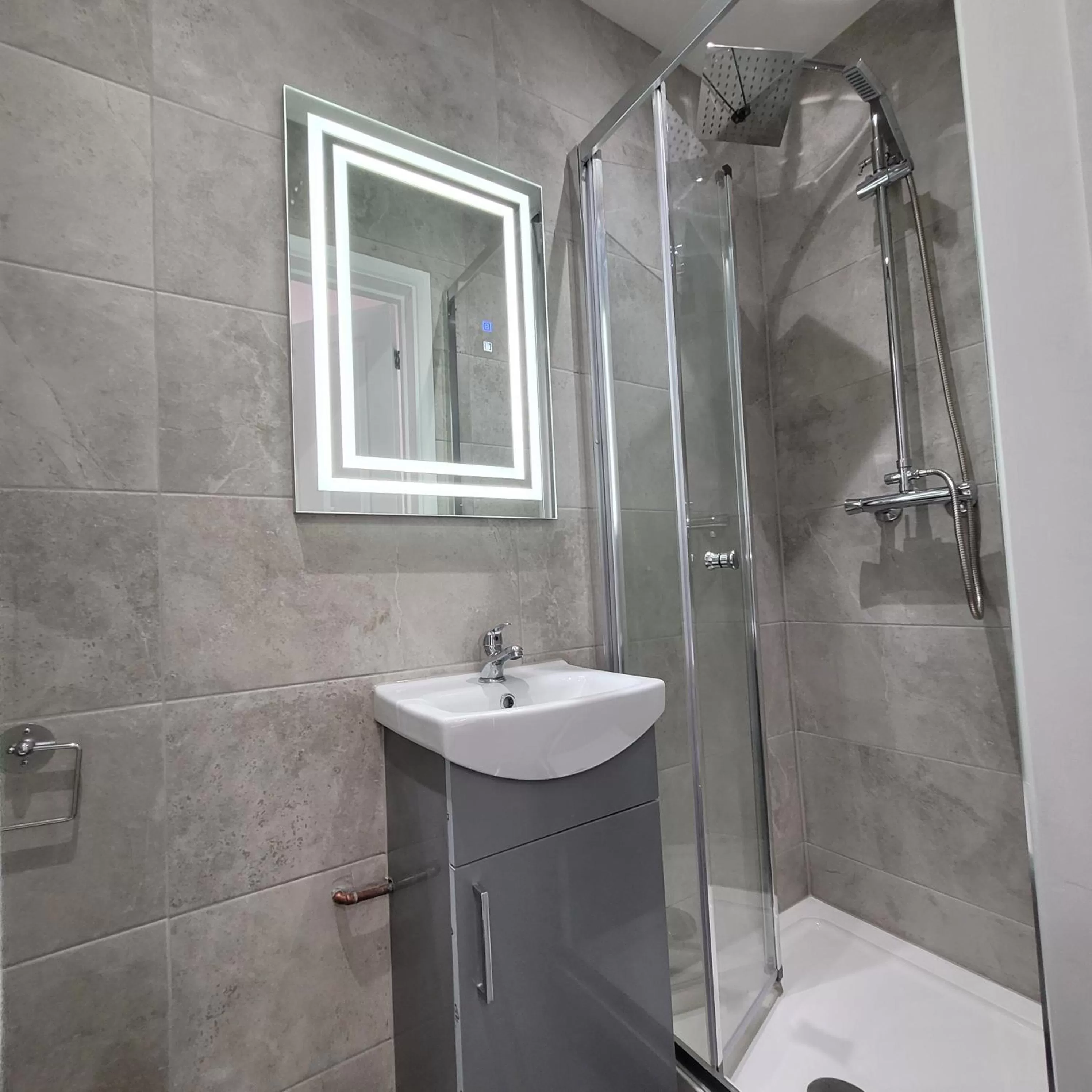 Bathroom in Argyle Square Hotel