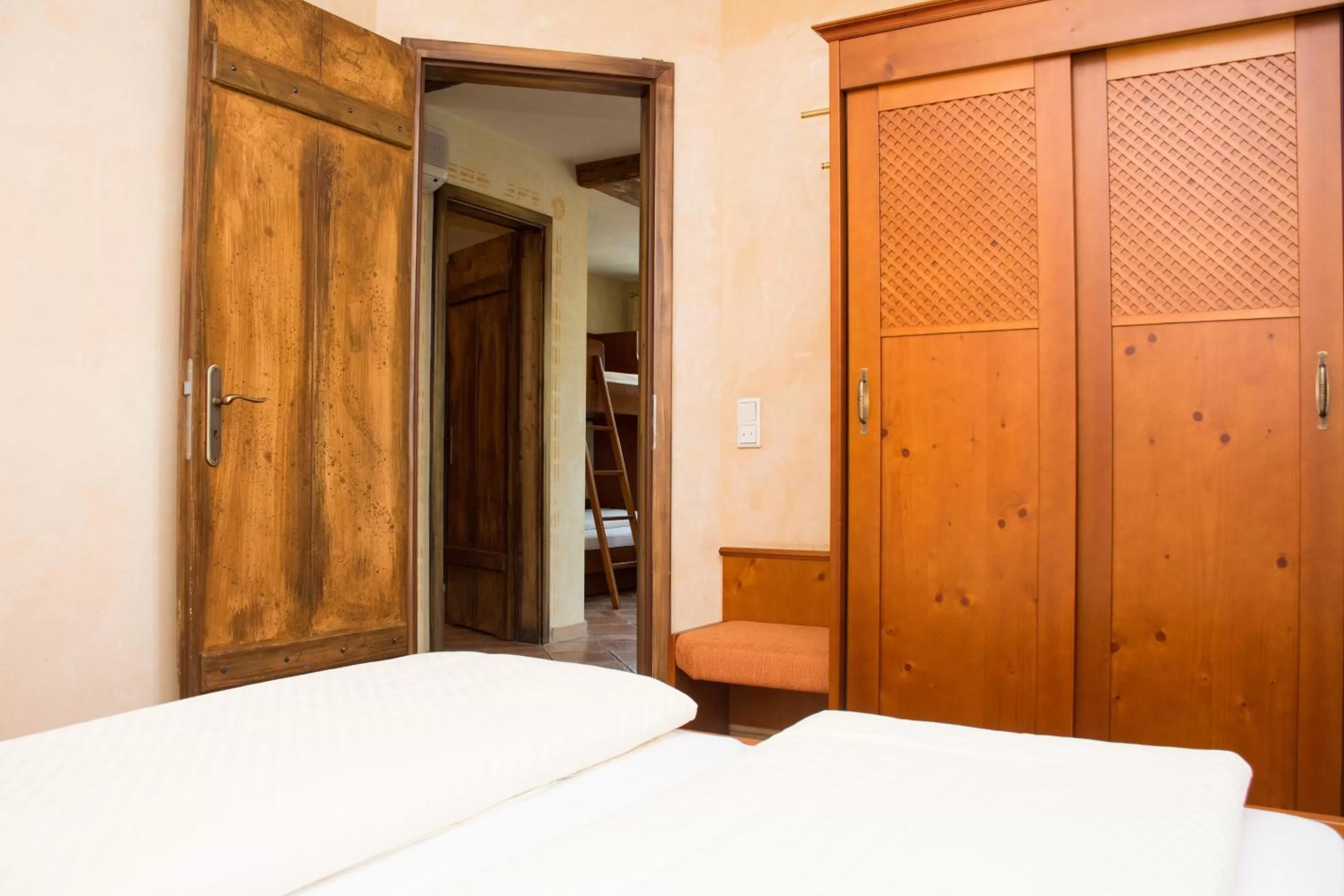 Bed in Hotel Casa Rustica - Eintrittskarten für den Europapark erhalten Sie garantiert über uns!