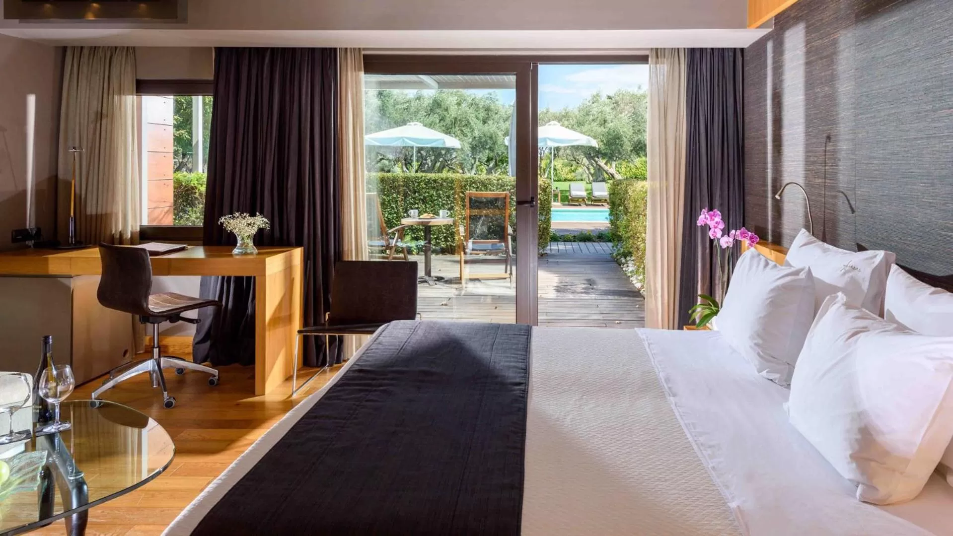 Balcony/Terrace, Bed in Alexander Beach Hotel & Spa