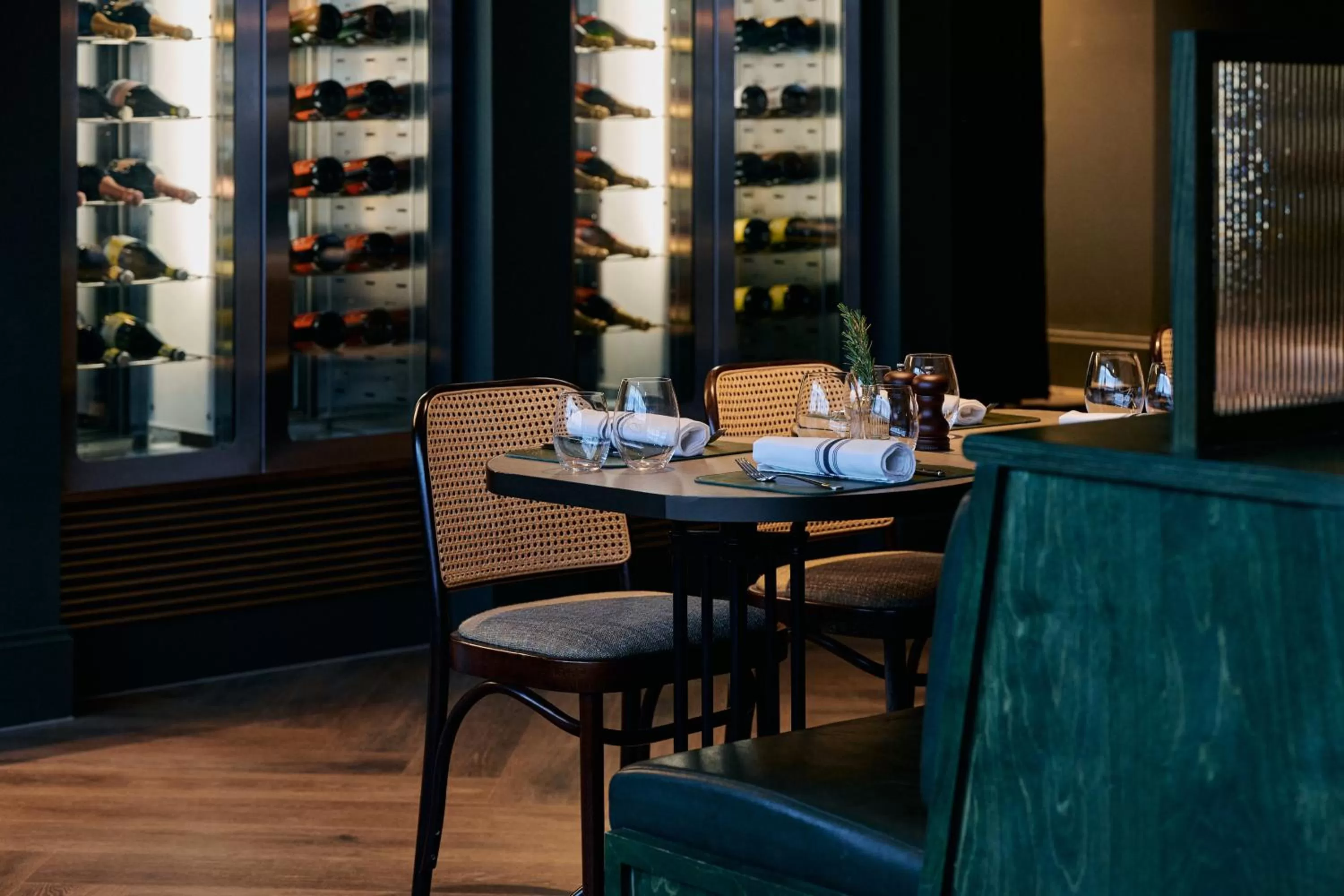 Restaurant/places to eat in Rydges Melbourne