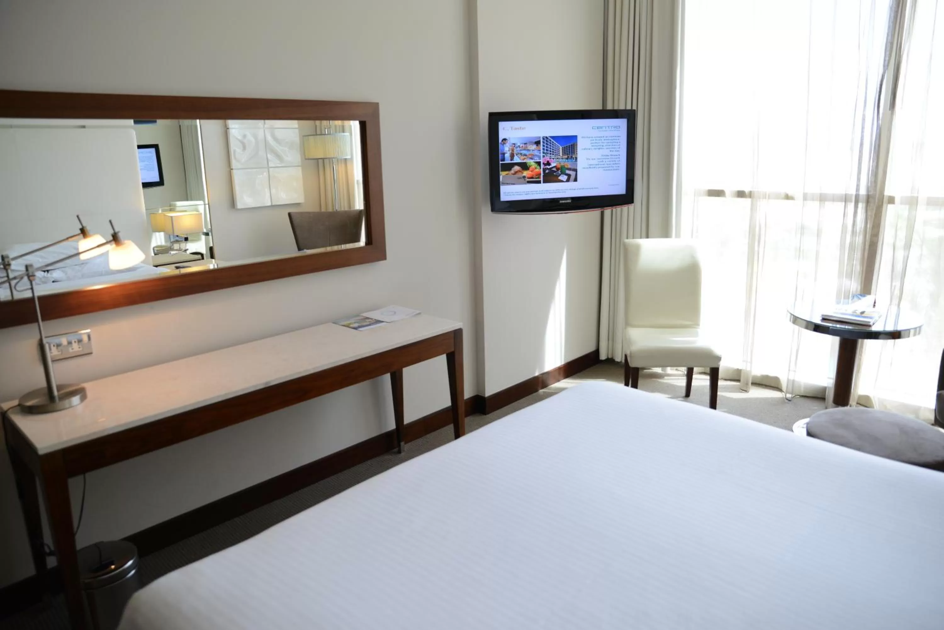 Centro Room – Queen Bed with Free Beach Access in Yas Plaza Circuit by IHG