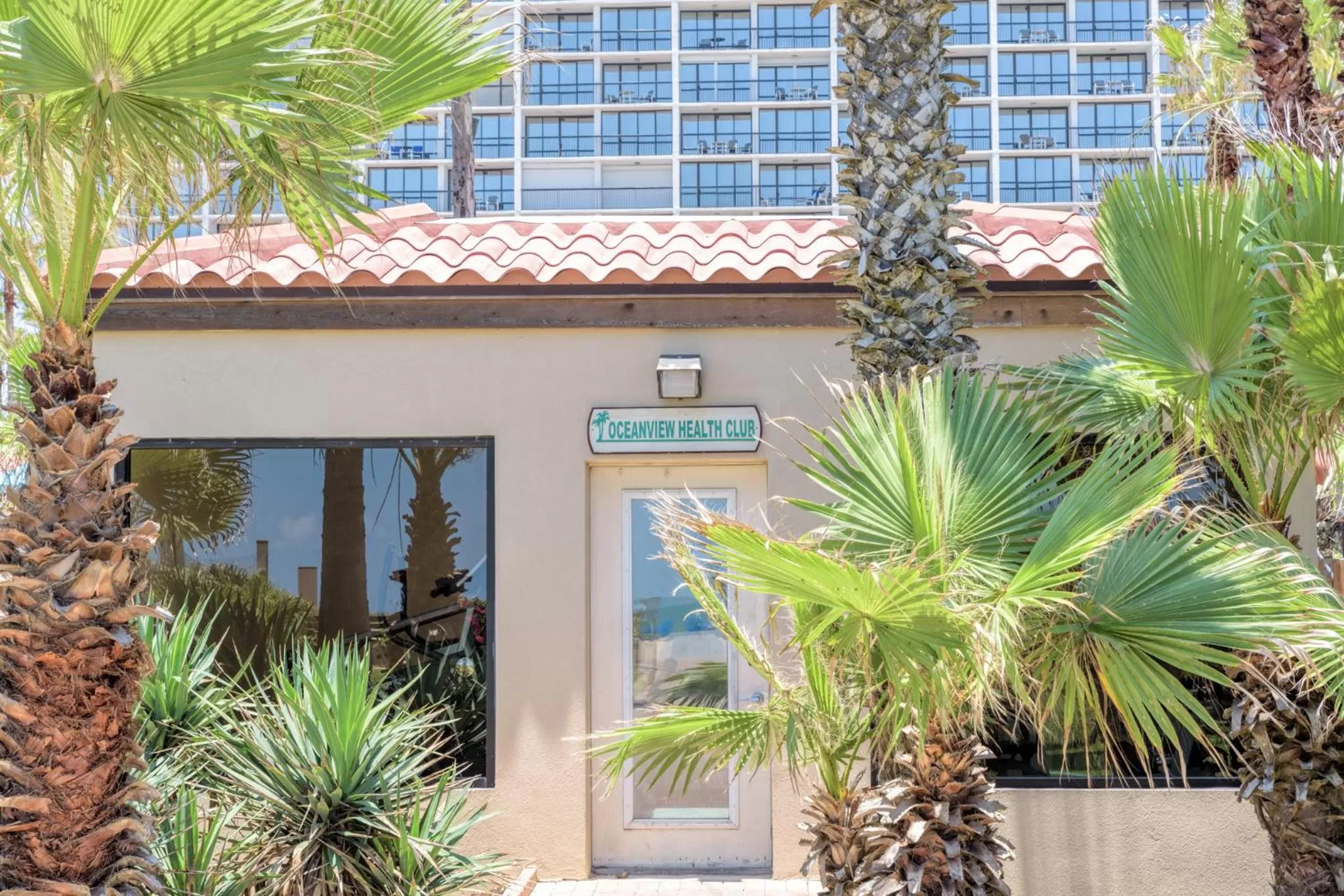 Property building in Isla Grand Beach Resort