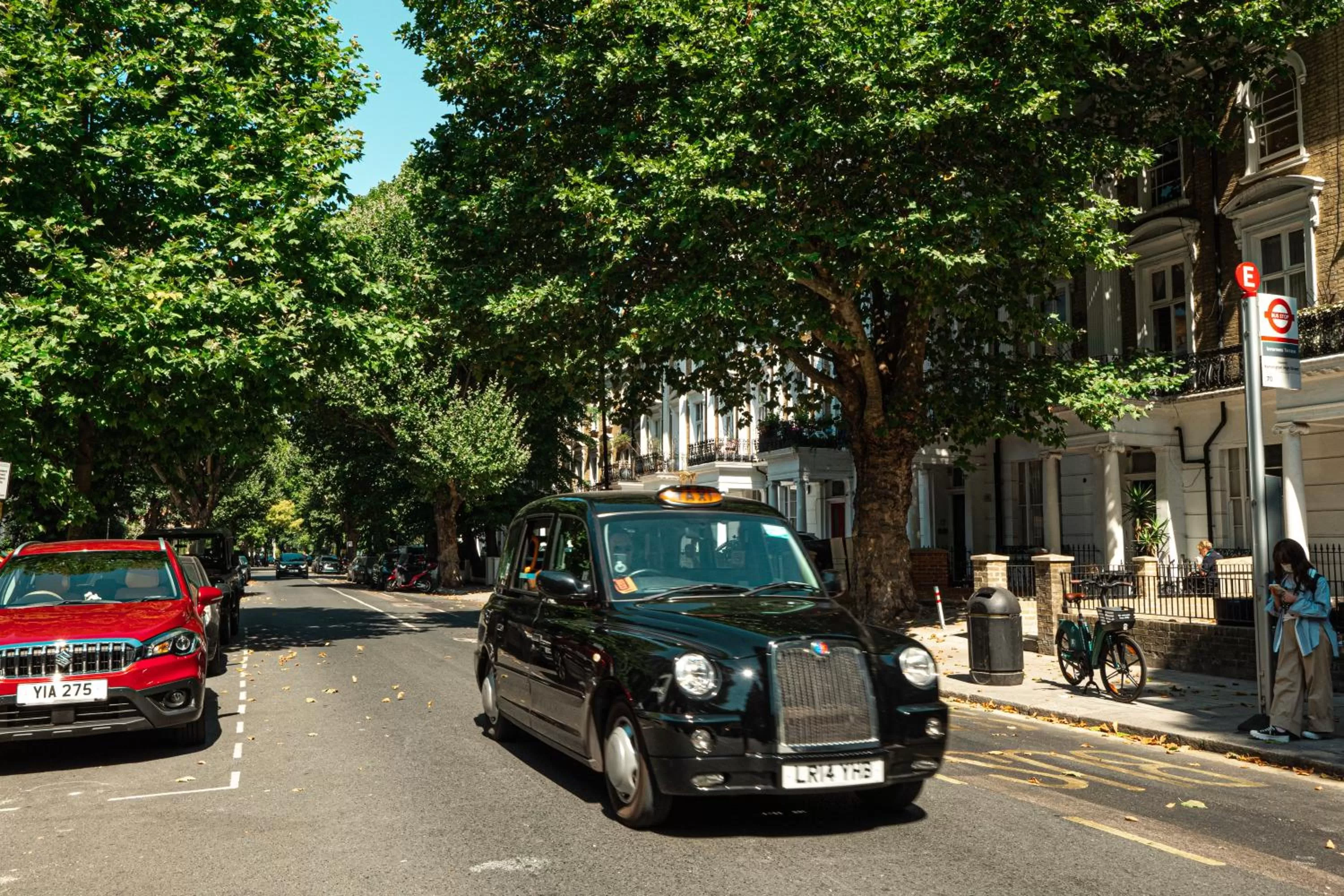 Street view in Hyde Park Green