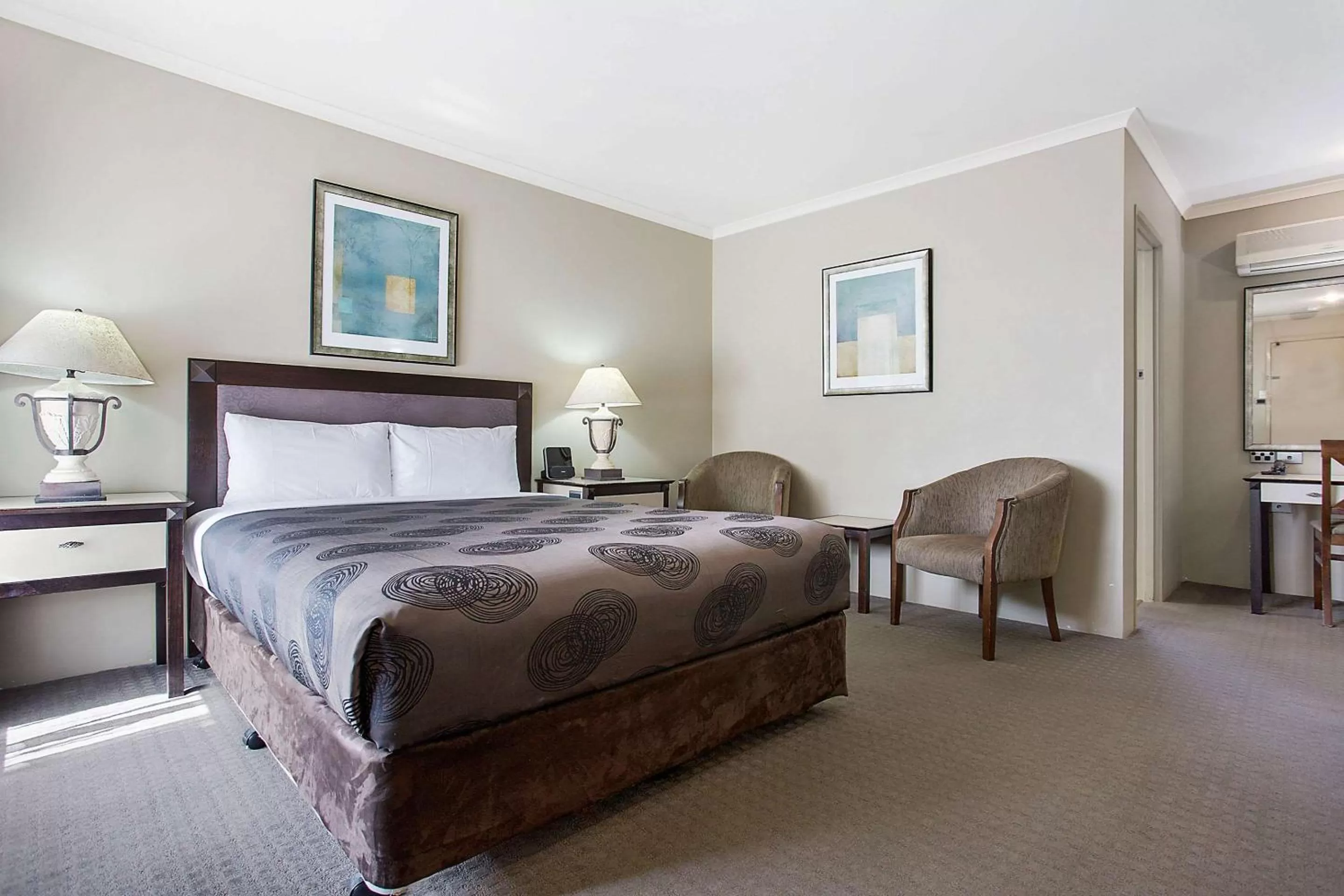 Photo of the whole room, Bed in Comfort Inn On Raglan