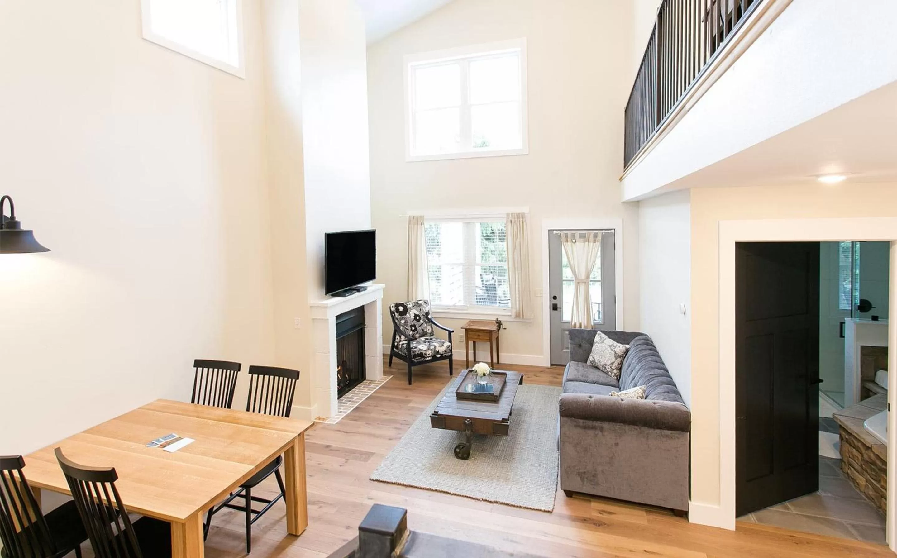 Living room, Seating Area in Farmhouse Suites by Amish Country Lodging