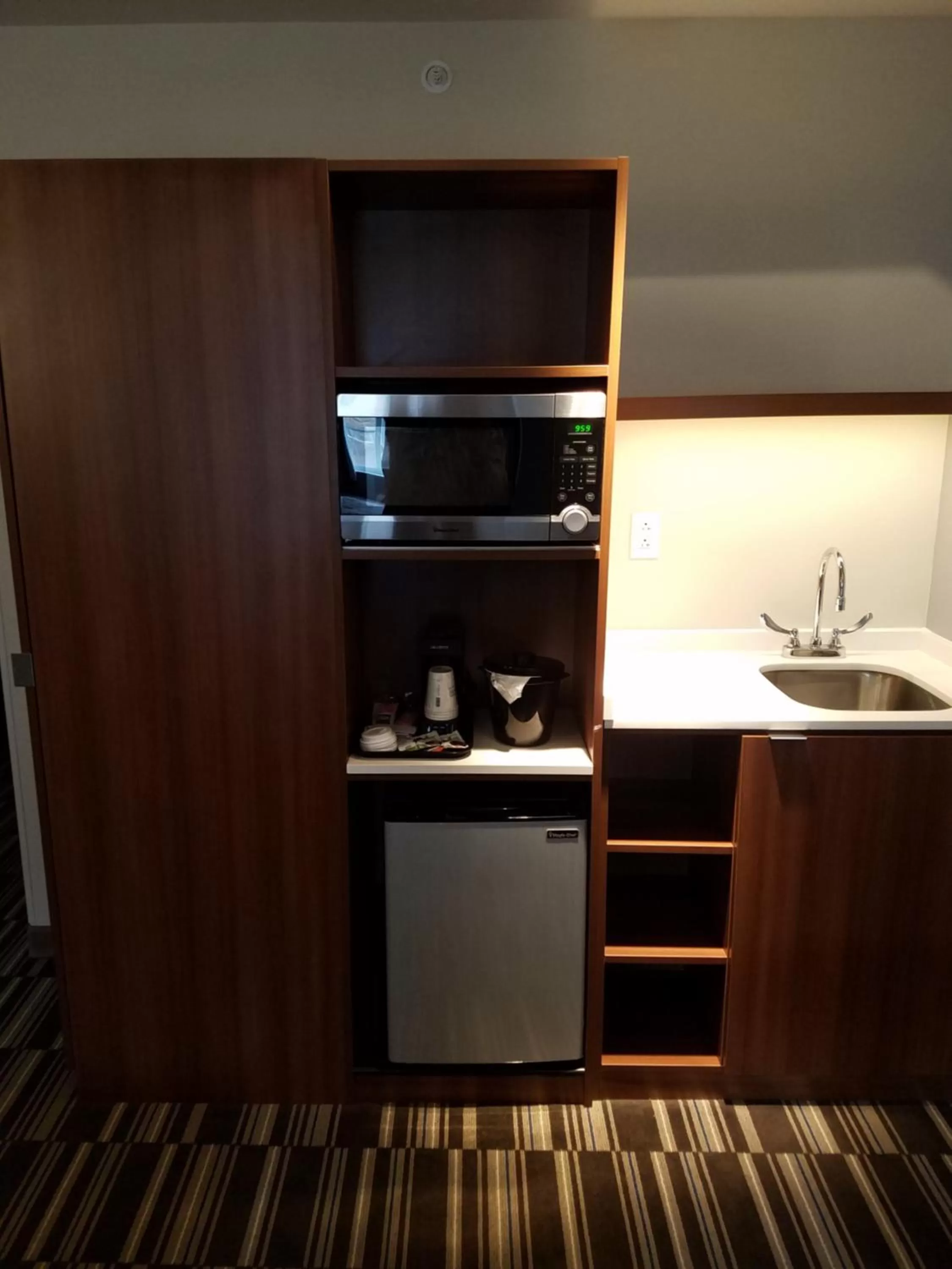 Coffee/tea facilities in Microtel Inn & Suites by Wyndham Binghamton