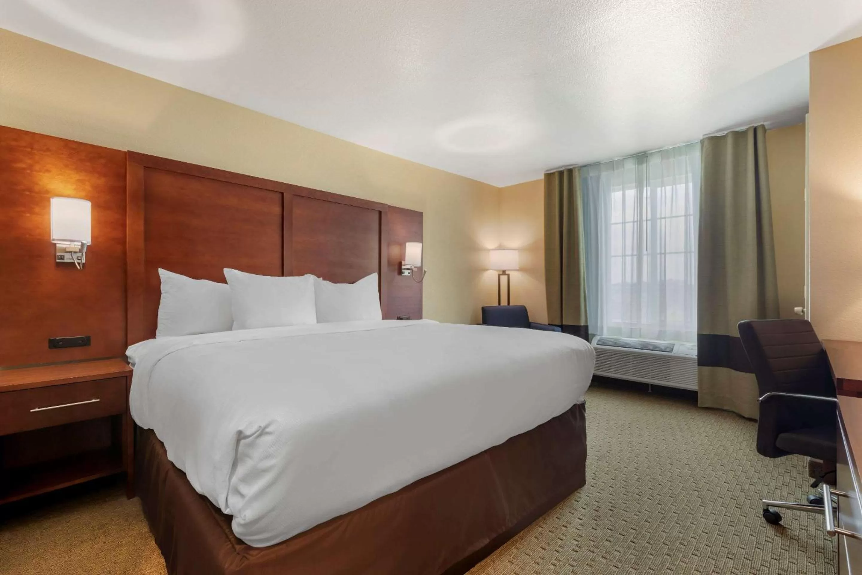 King Suite - Accessible/Non Smoking in Comfort Inn & Suites