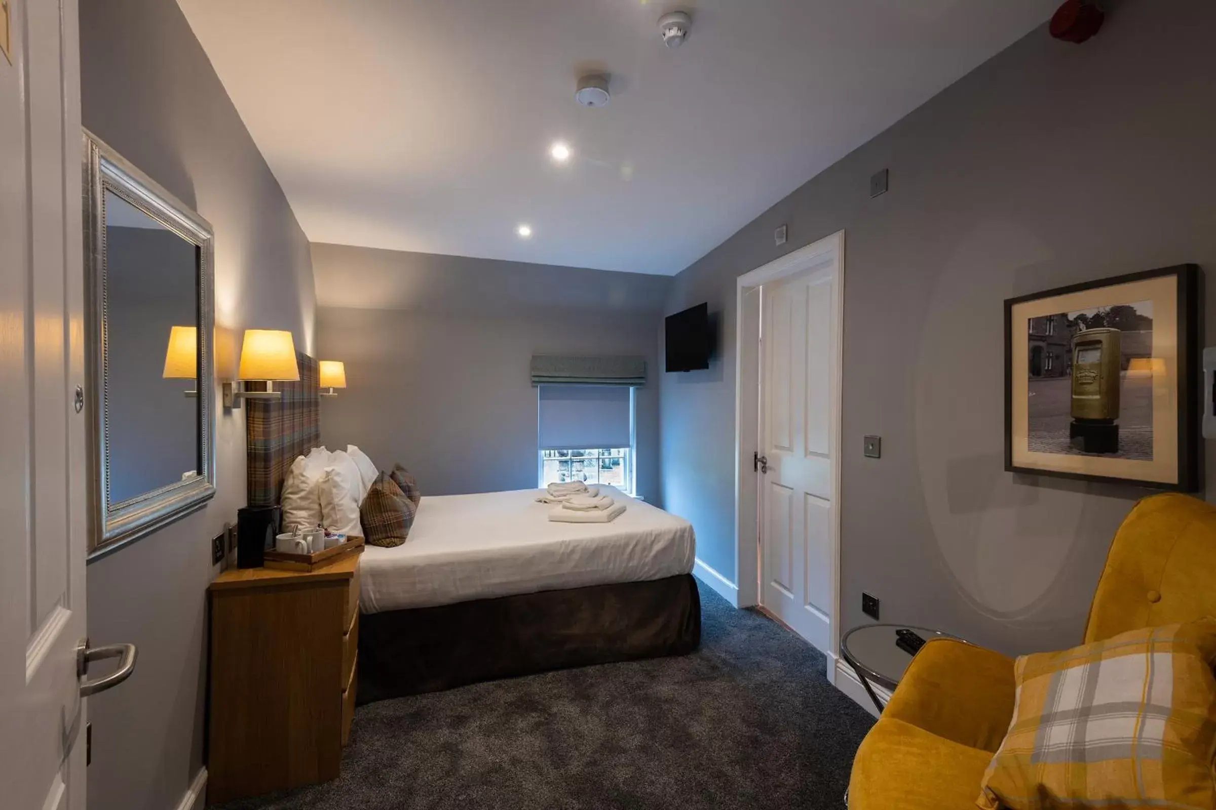 Small Double Room in Old Churches House Small Double Room in Old Churches House