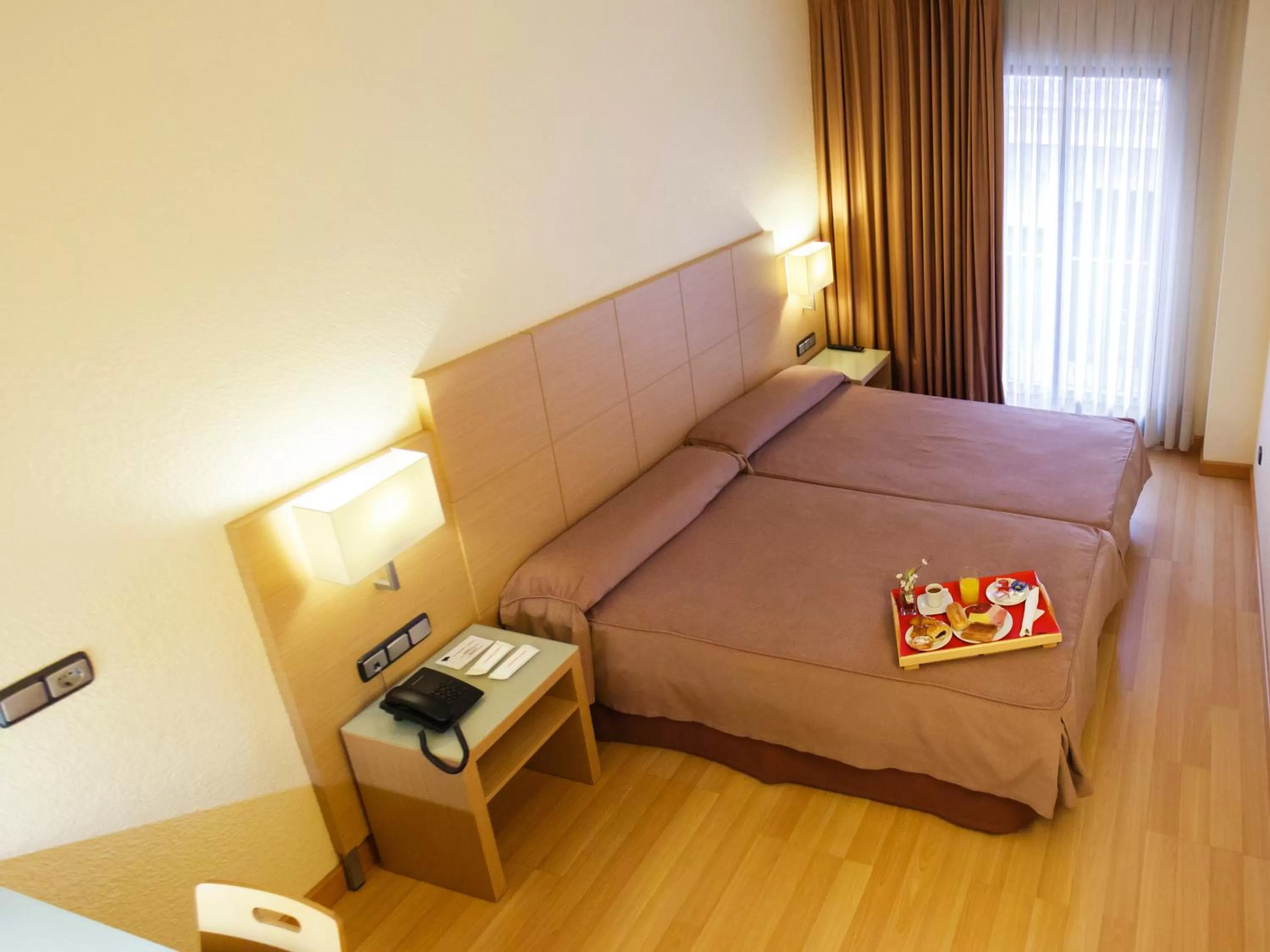 Twin Room in Hotel Condes de Haro