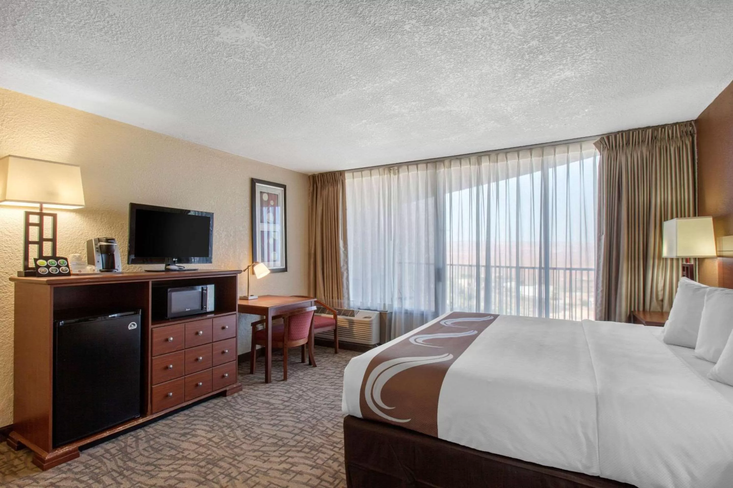 Photo of the whole room in Quality Inn View of Lake Powell - Page