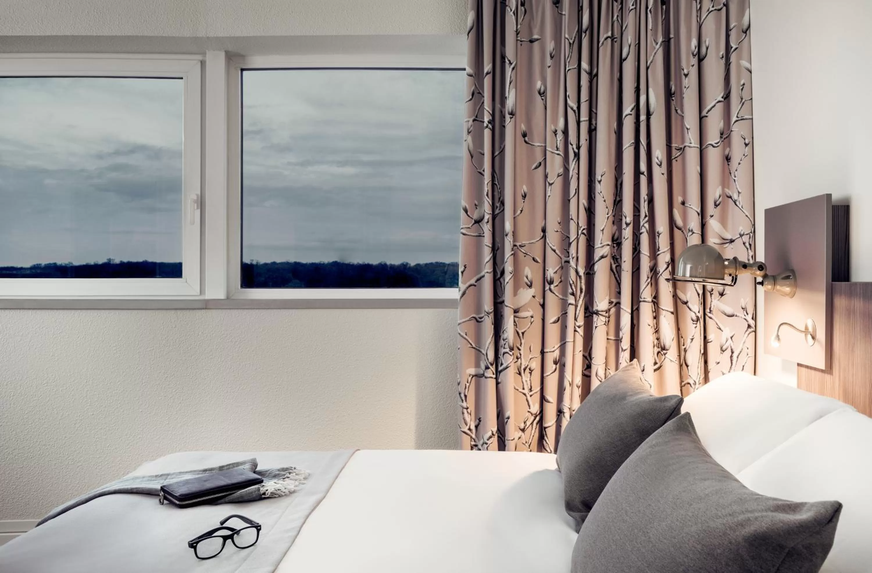 Bed in Mercure Compiègne Sud