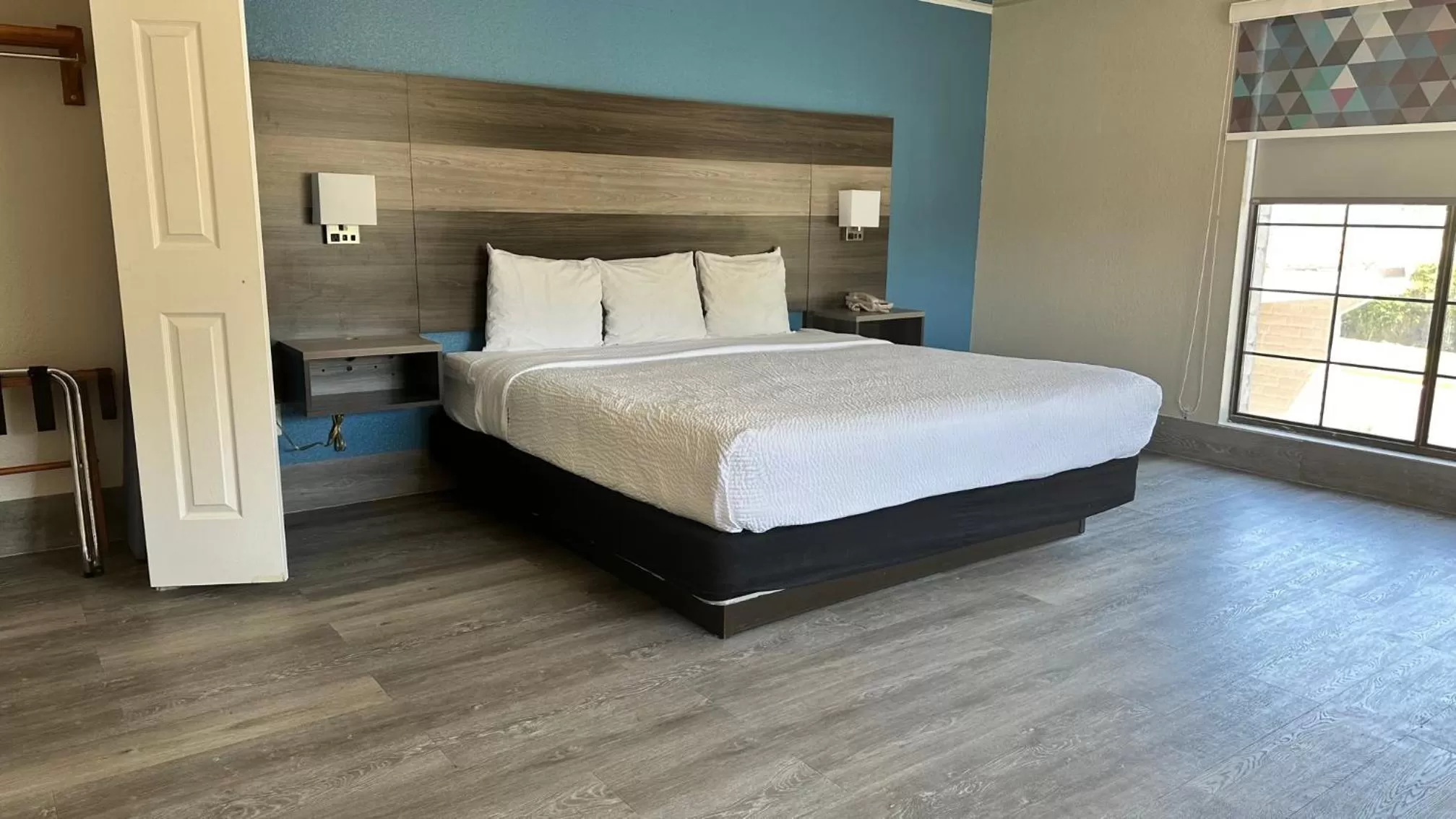 Bed in Days Inn by Wyndham San Diego Vista