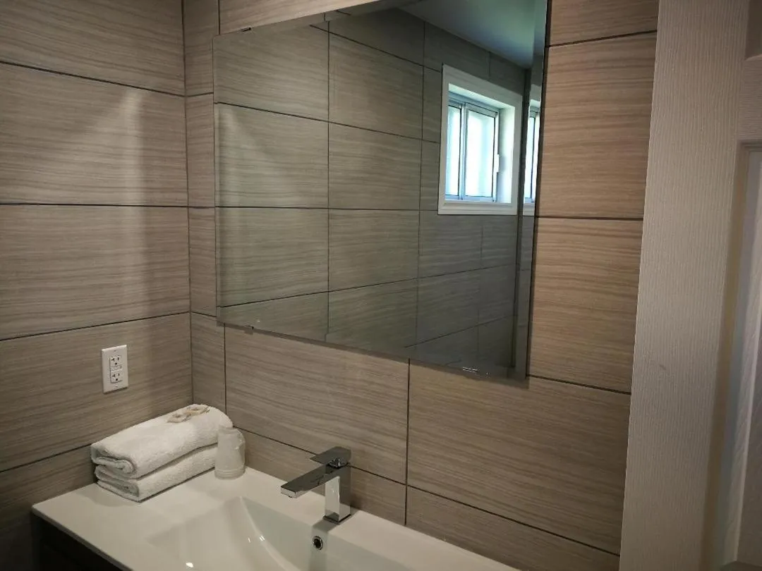 Standard Queen Room in Motel Chez Nous