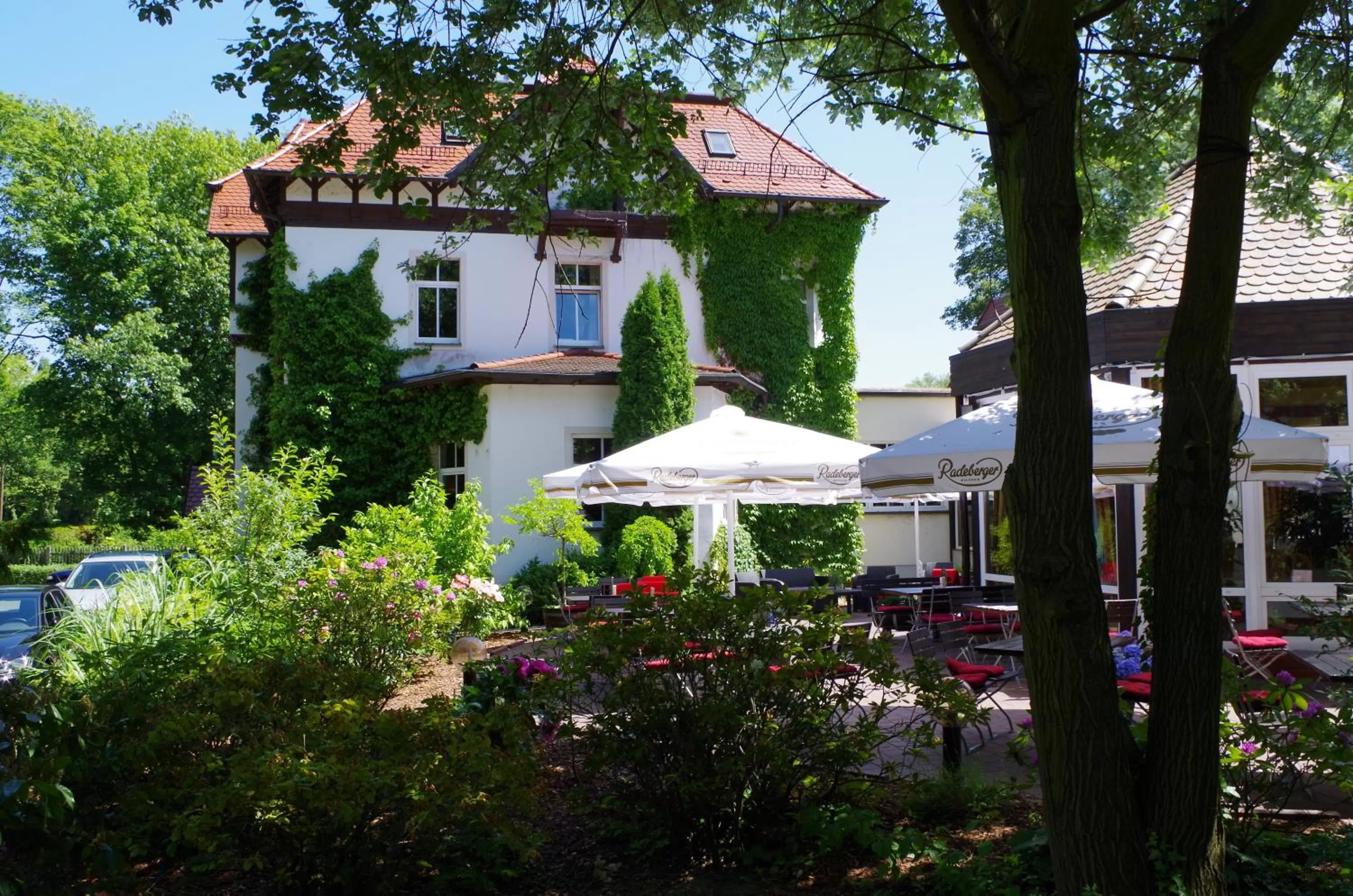 Property building in Parkhotel Diani