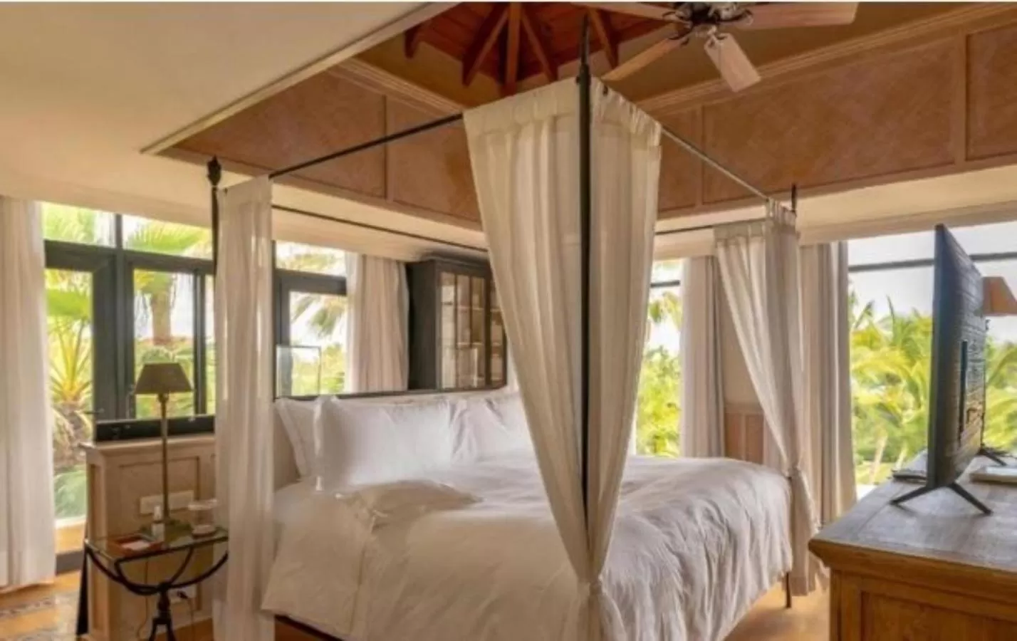 Bed in Eden Roc Cap Cana