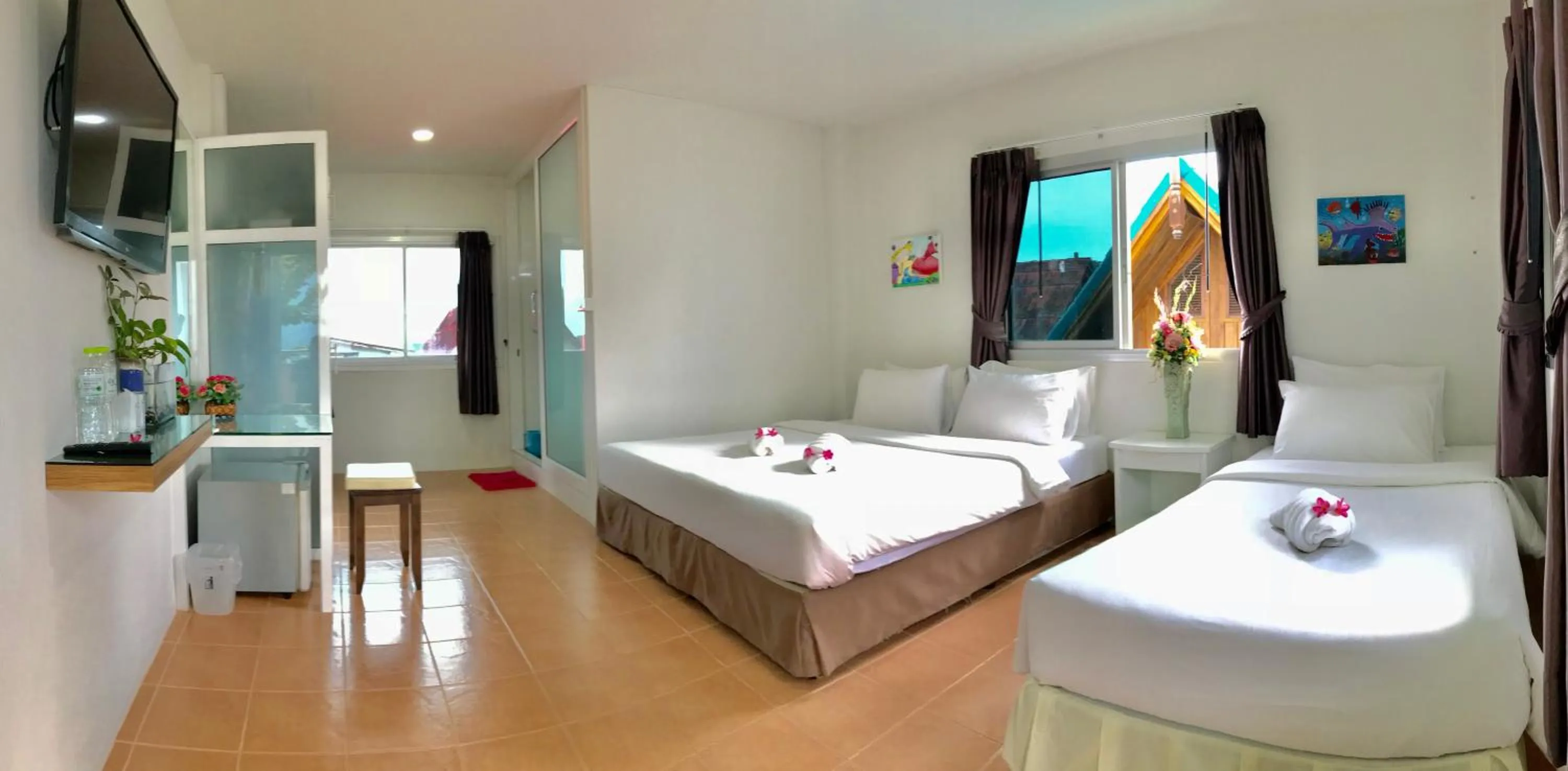 Photo of the whole room, Bed in J.Holiday Inn Krabi