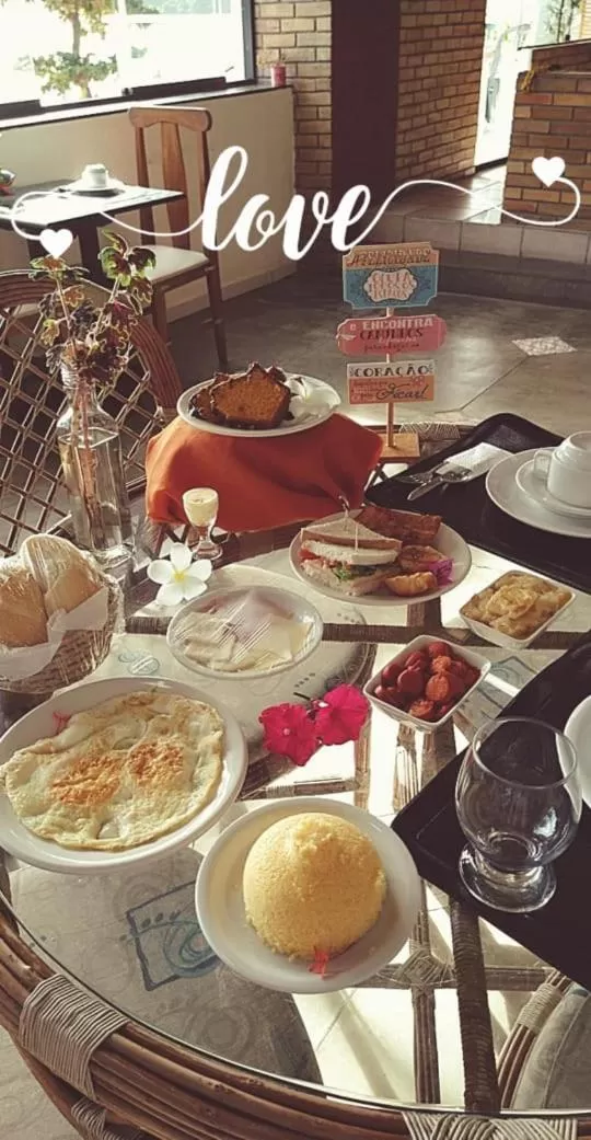 Buffet breakfast in Pousada America do Sol