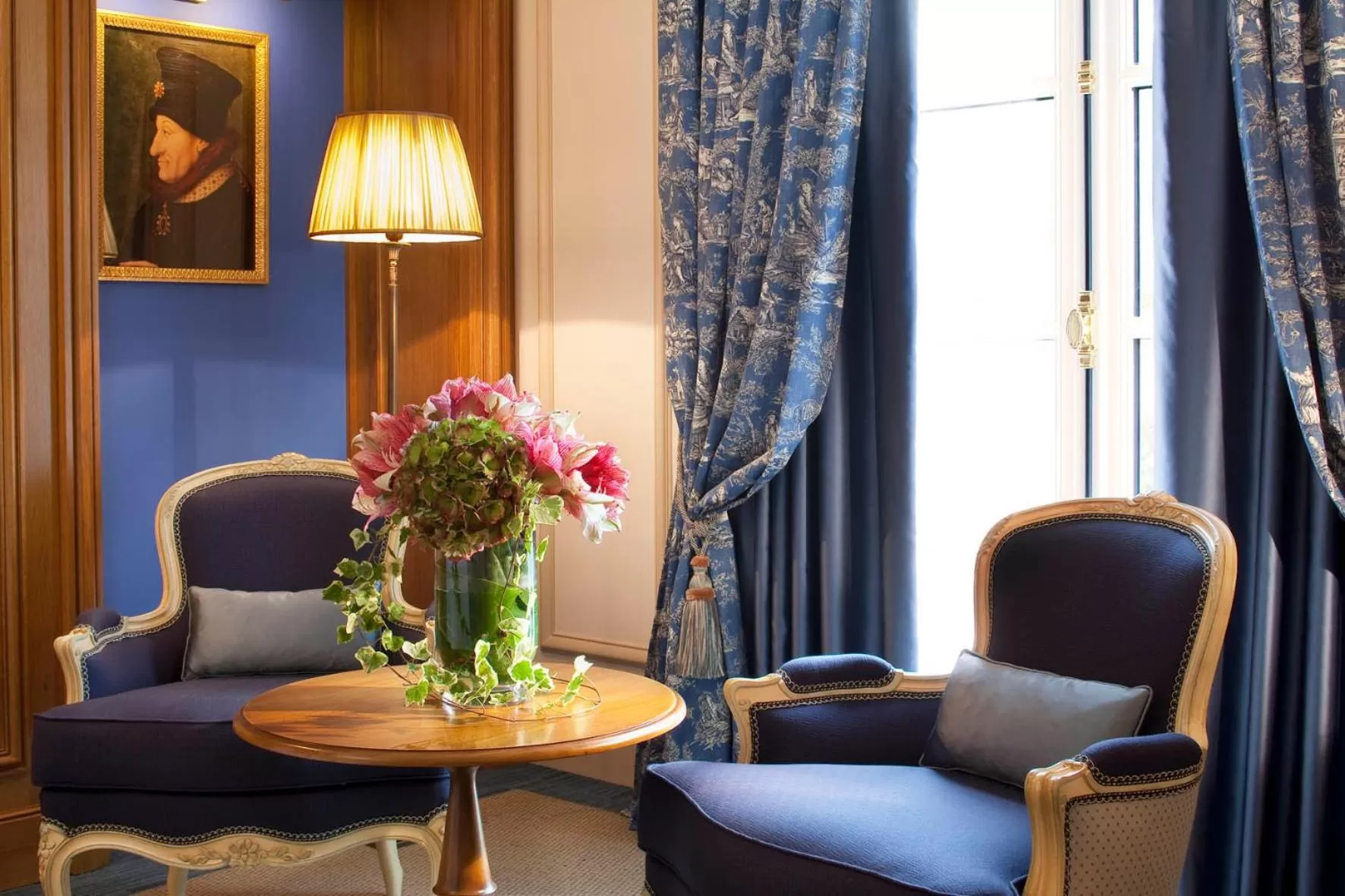 Seating area in Auberge du Jeu de Paume