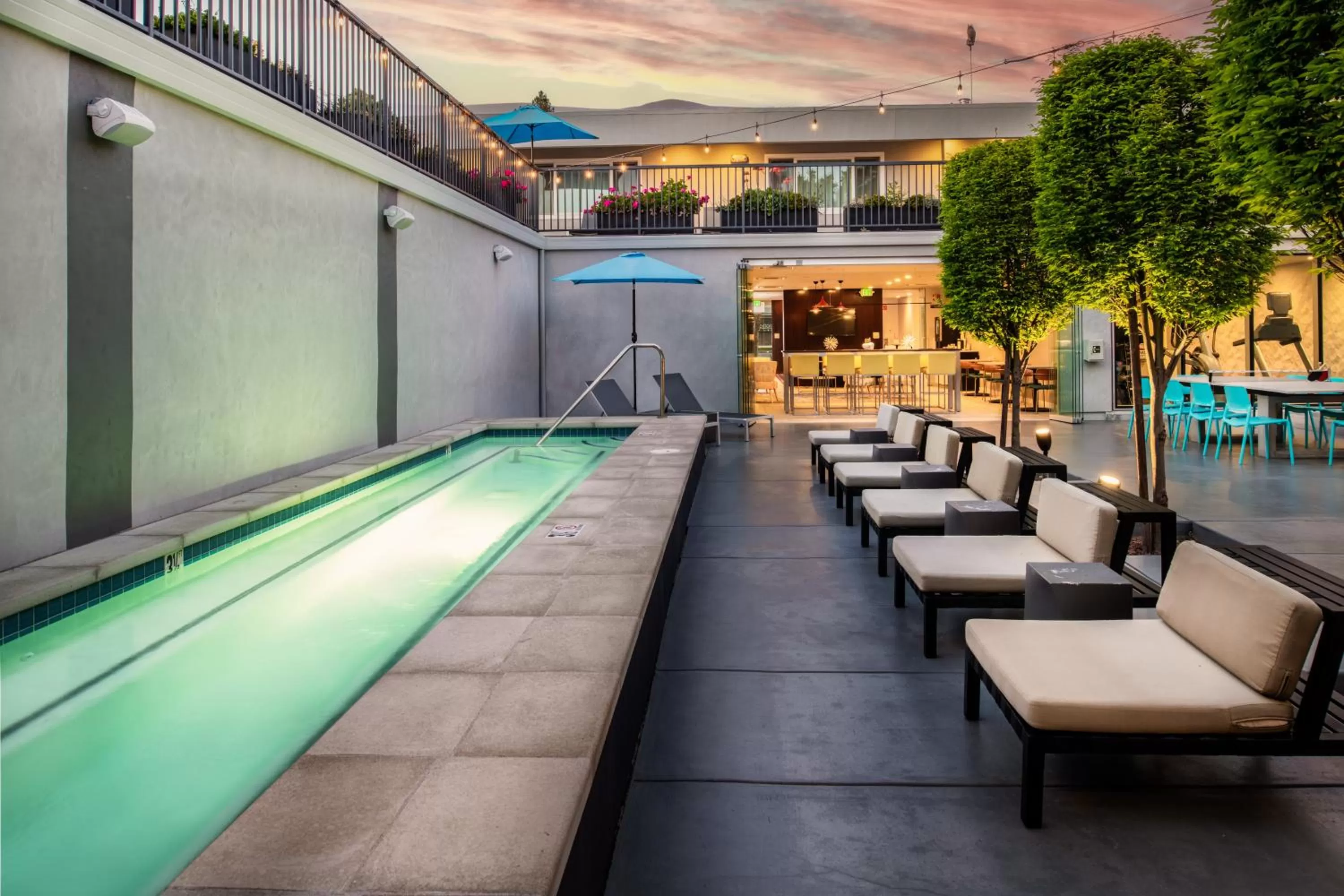 Pool view in Hotel Lucent
