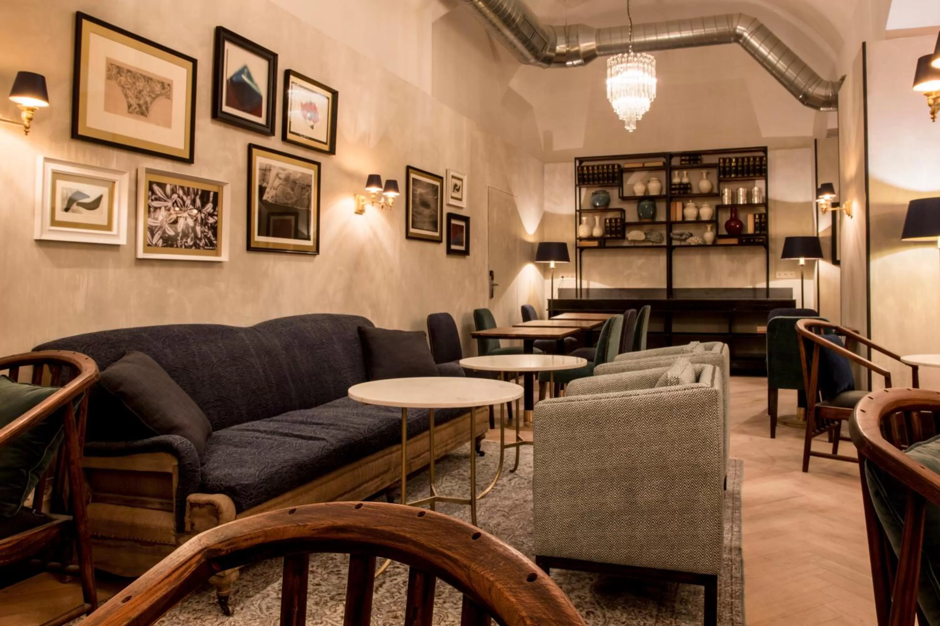 Lounge or bar in Hotel Midmost by Majestic Hotel Group