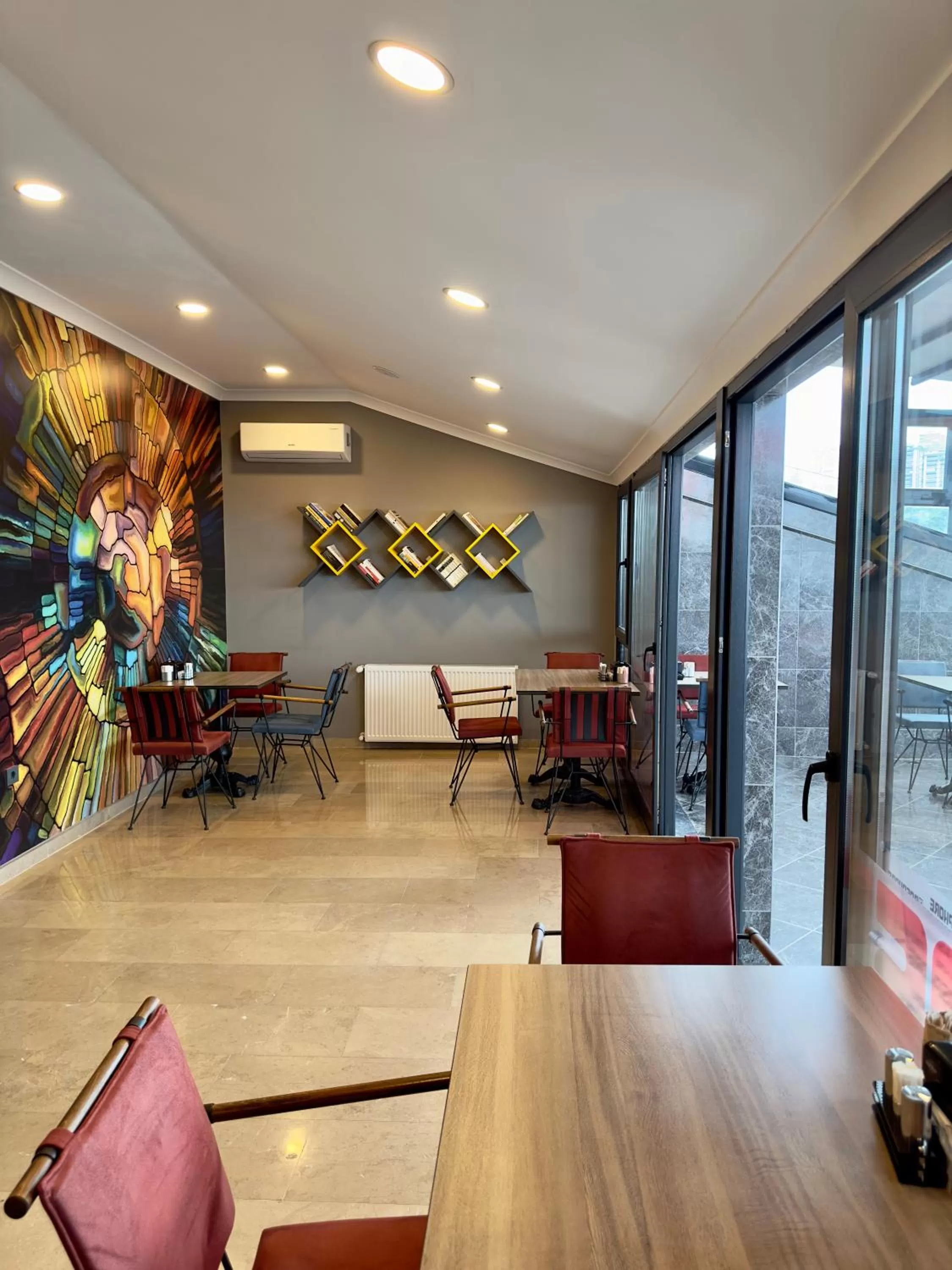 Restaurant/places to eat in White House Apart