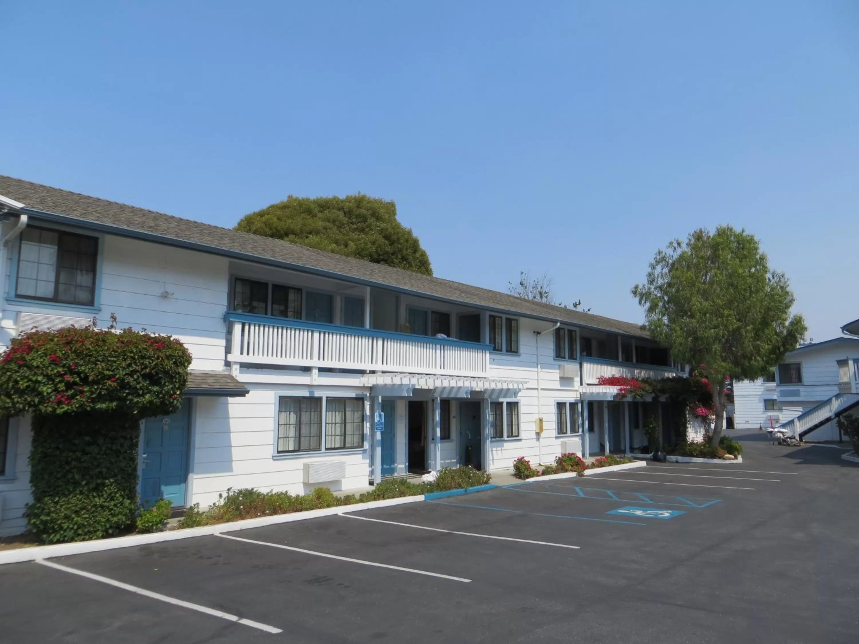 Property building in Arbor Inn Monterey