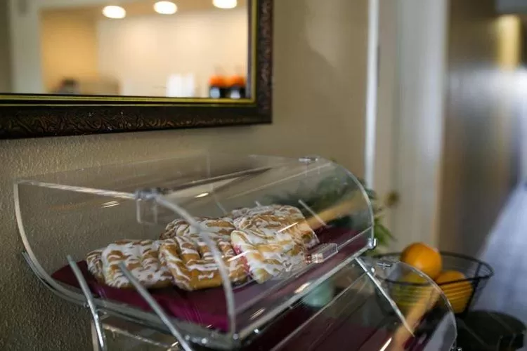 Breakfast in Budget Motel