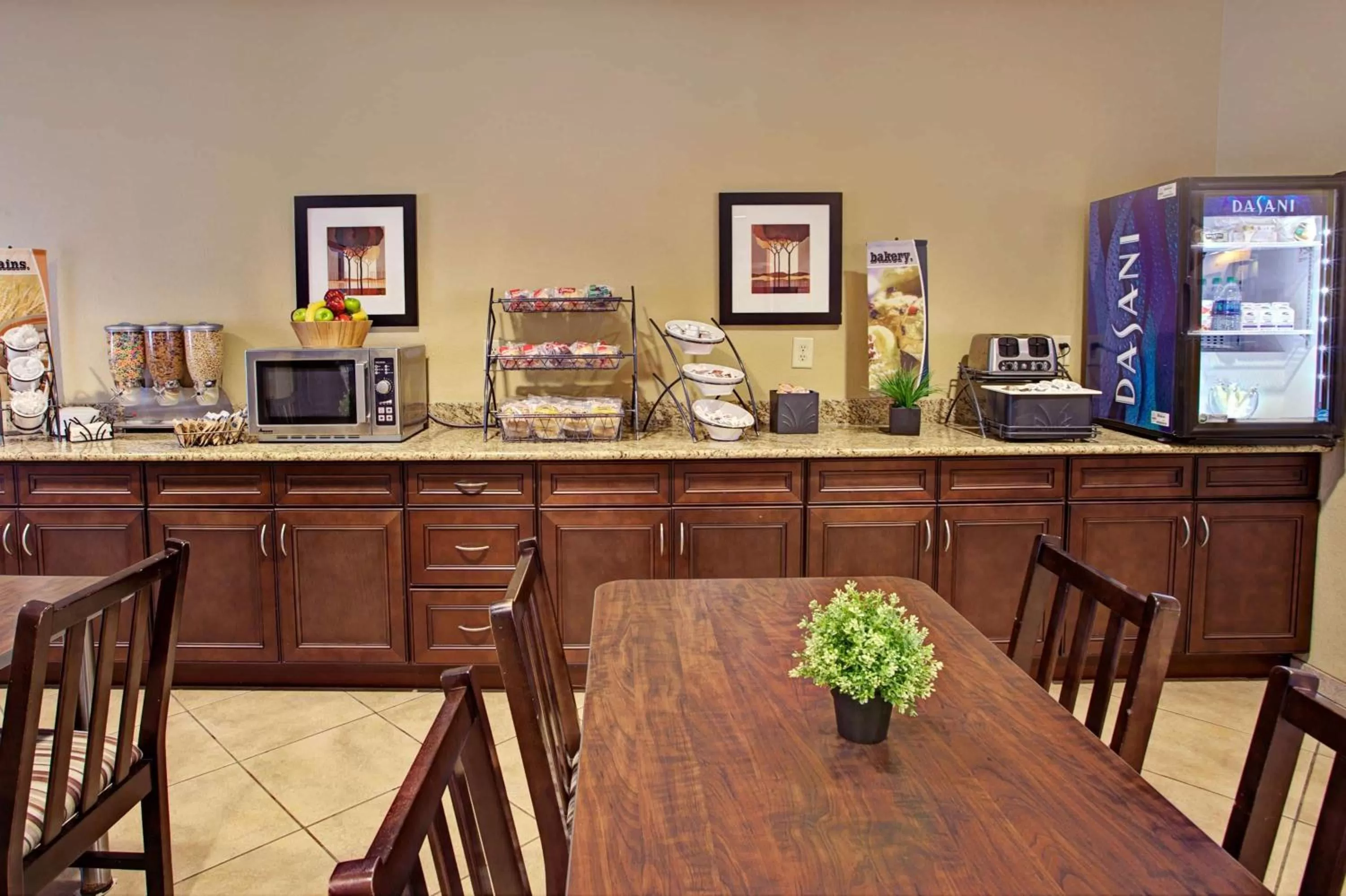 Restaurant/places to eat in Microtel Inn & Suites - Cartersville