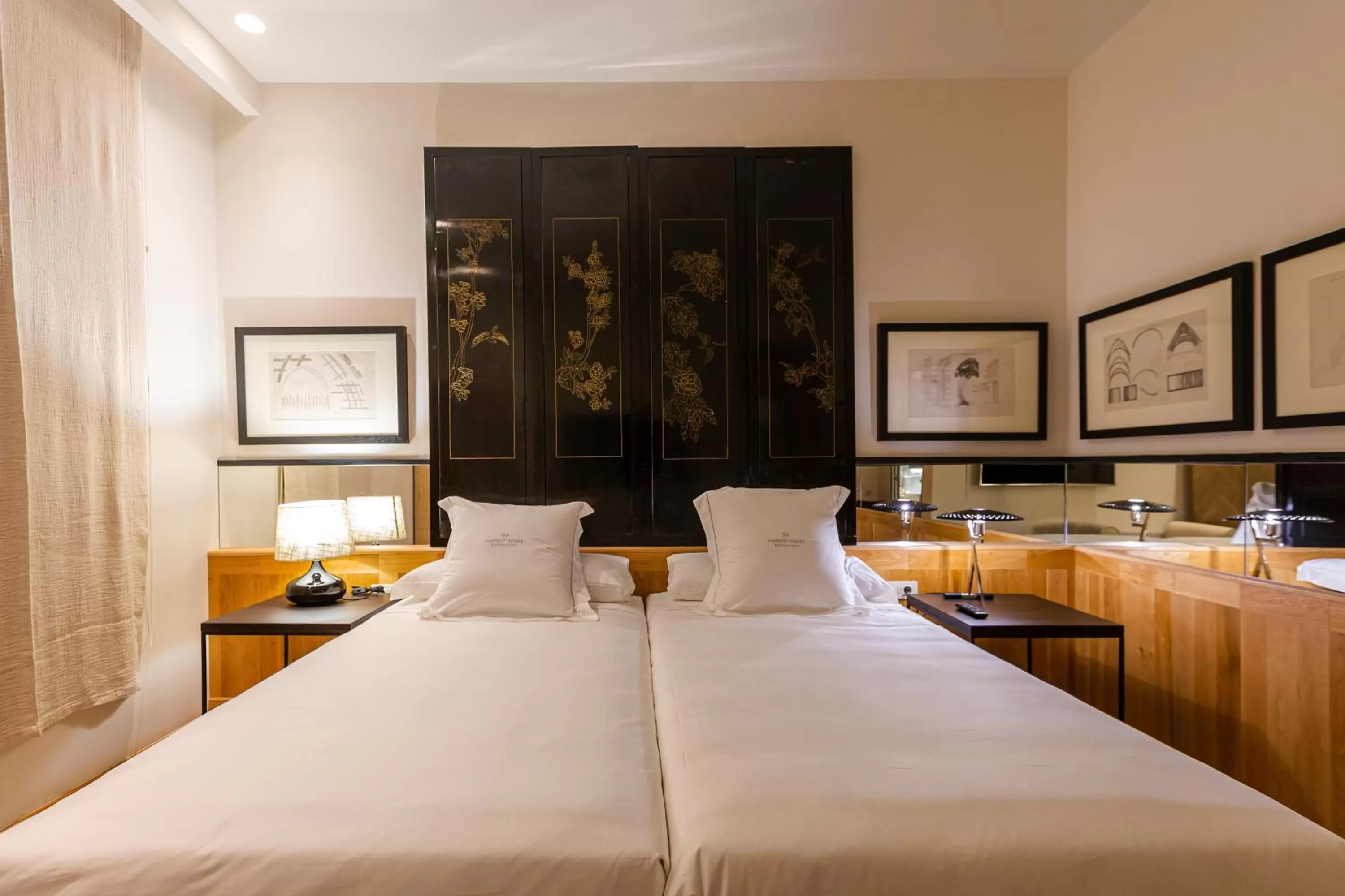 Photo of the whole room, Bed in Hotel Margot House Barcelona