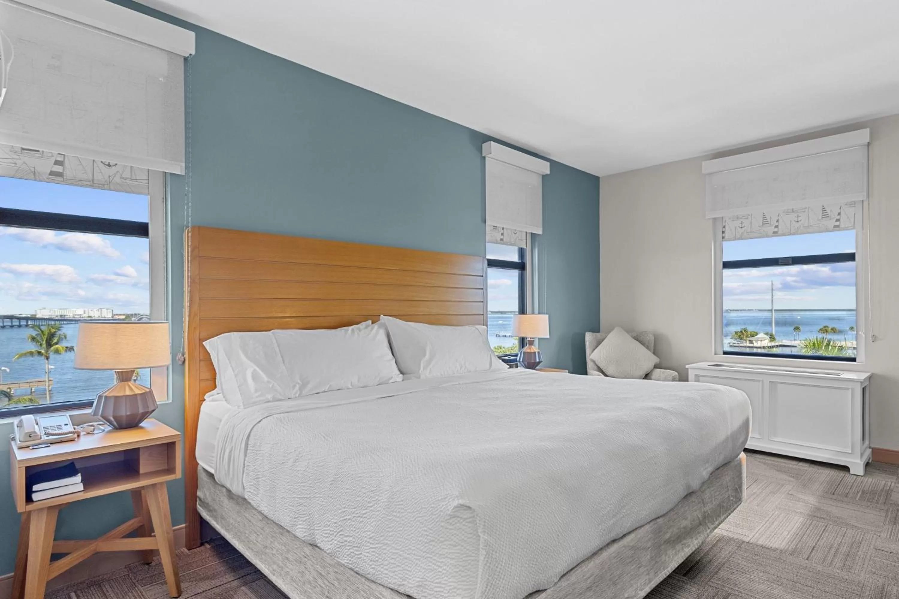 Photo of the whole room, Bed in Four Points by Sheraton Punta Gorda Harborside