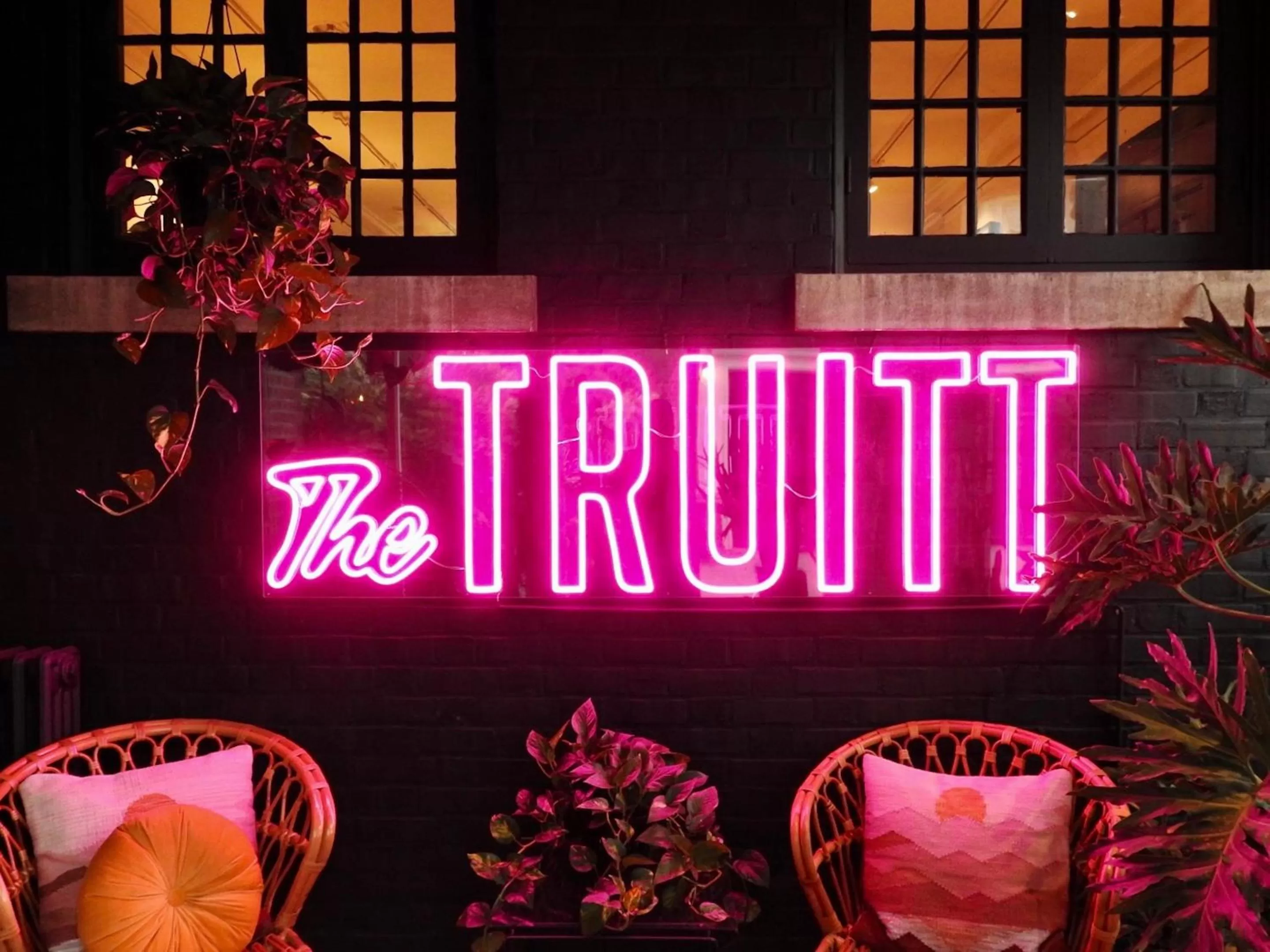 Logo/Certificate/Sign in The Truitt