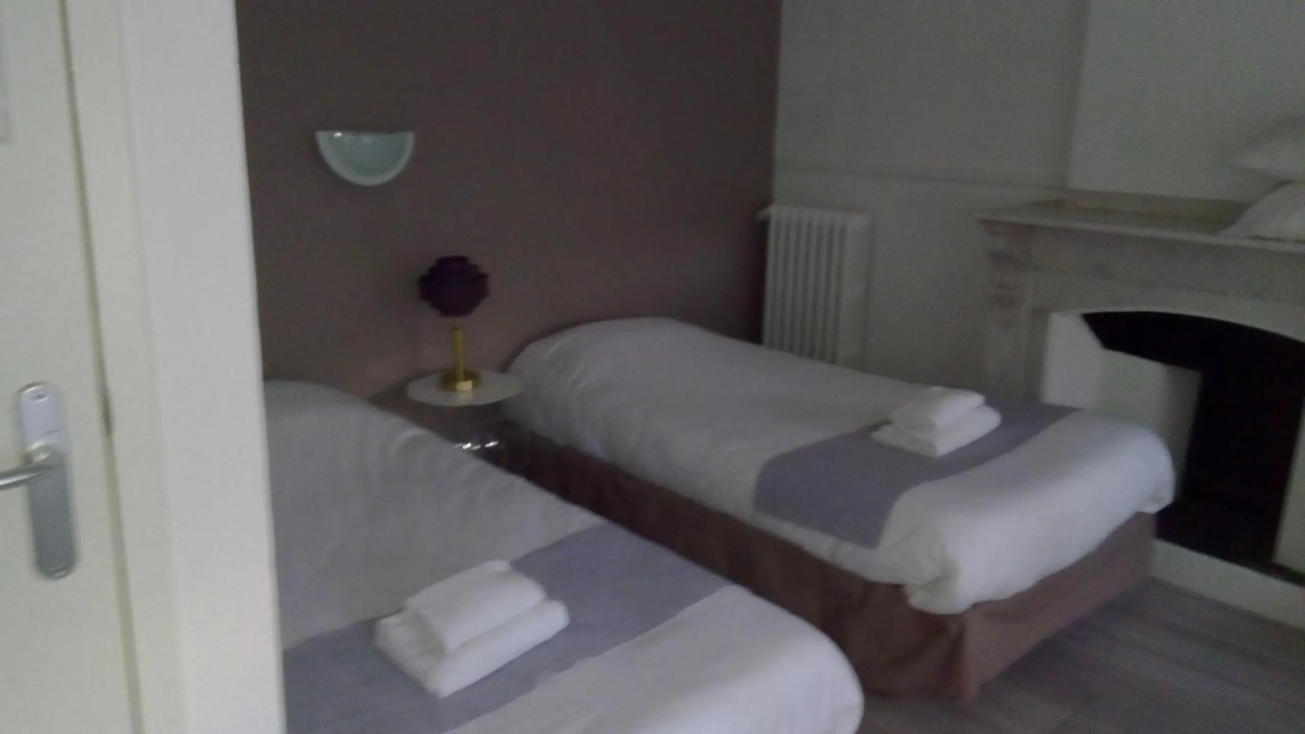 Bedroom, Bed in Hôtel Central