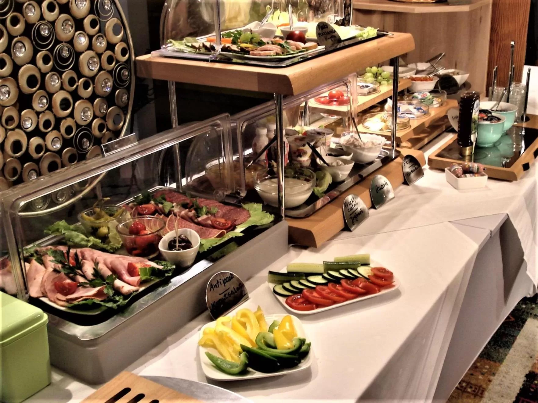 Buffet breakfast in Pension Zur Fährbrücke