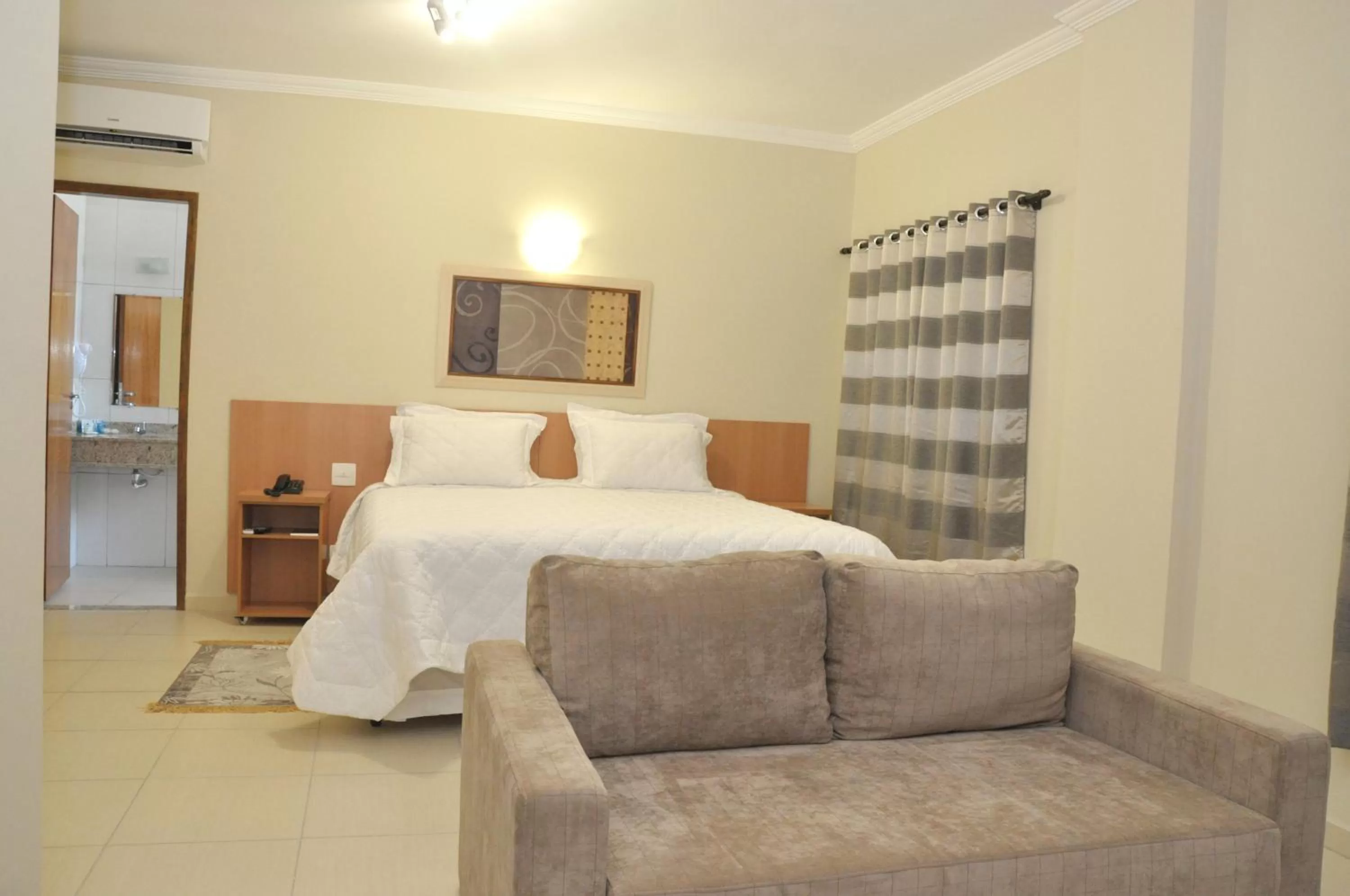 Bed in Lotus Hotel - à 6 km do Santuário de Aparecida-SP