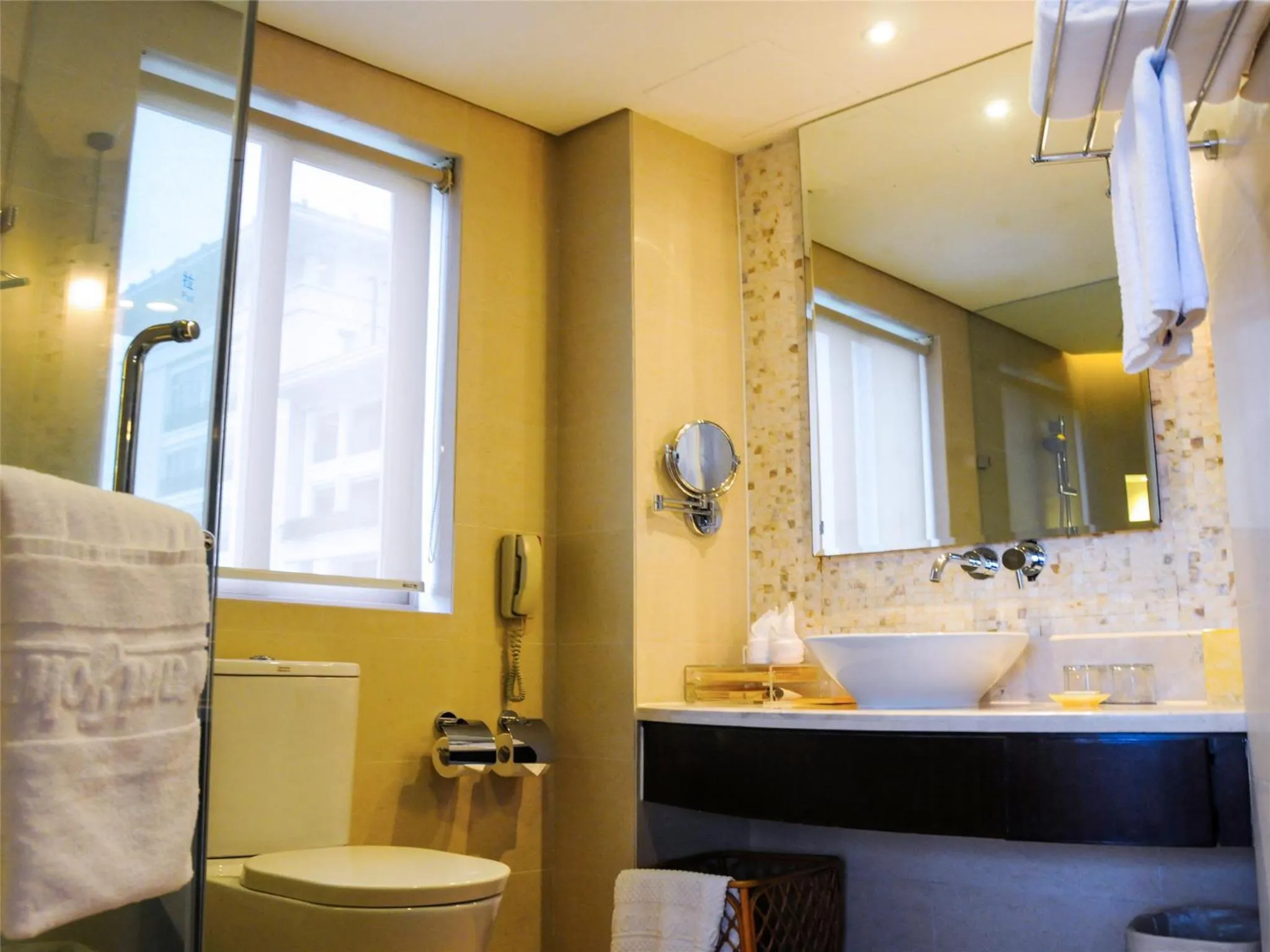 Toilet in Howard Johnson Resort Sanya Bay