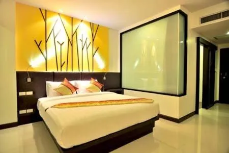 Shower, Bed in The BluEco Hotel SHA Plus