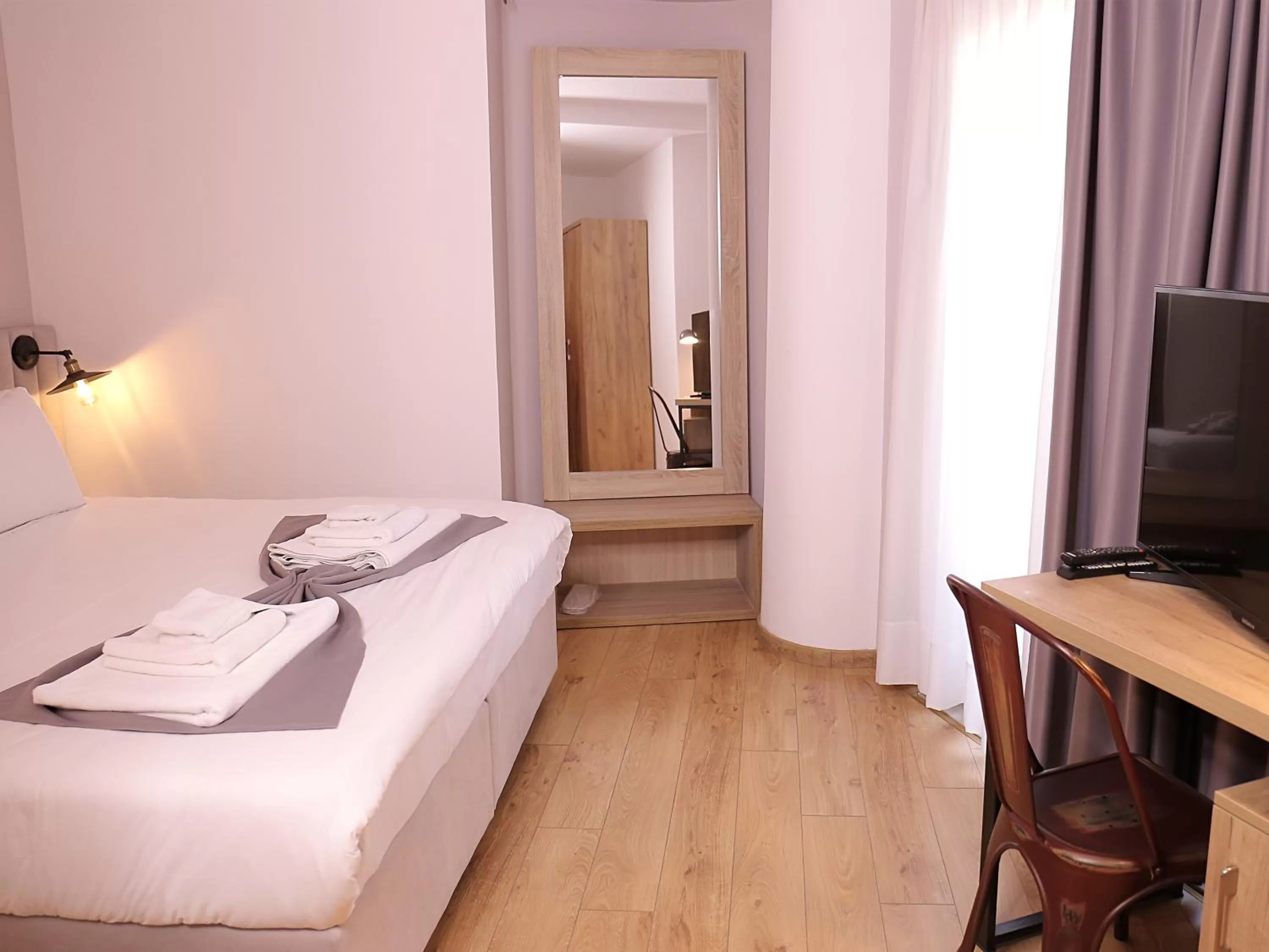 Staff, Bed in Oda Hotel Tirana