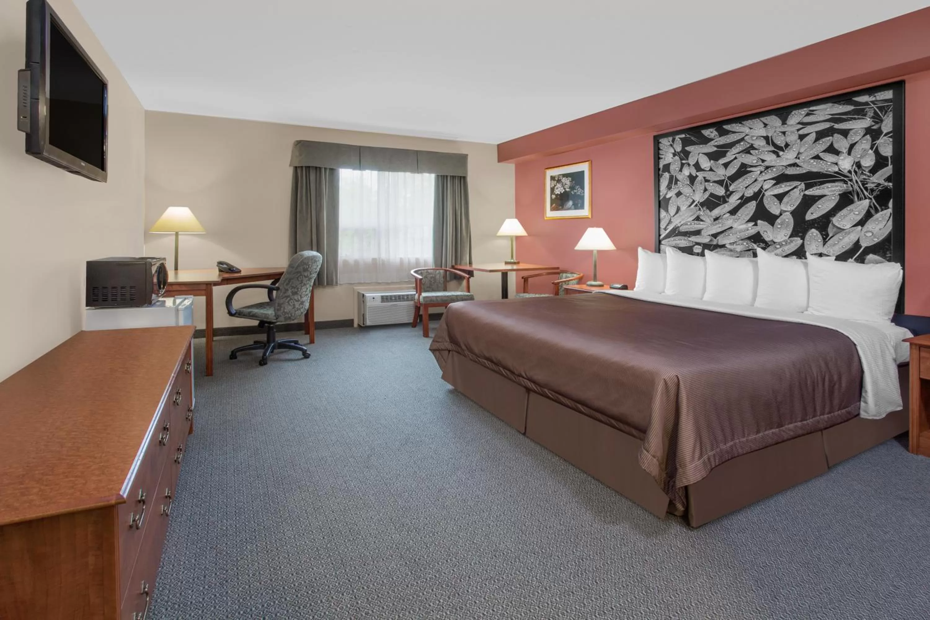 King Room - Non-Smoking in Super 8 by Wyndham Sault Ste Marie On