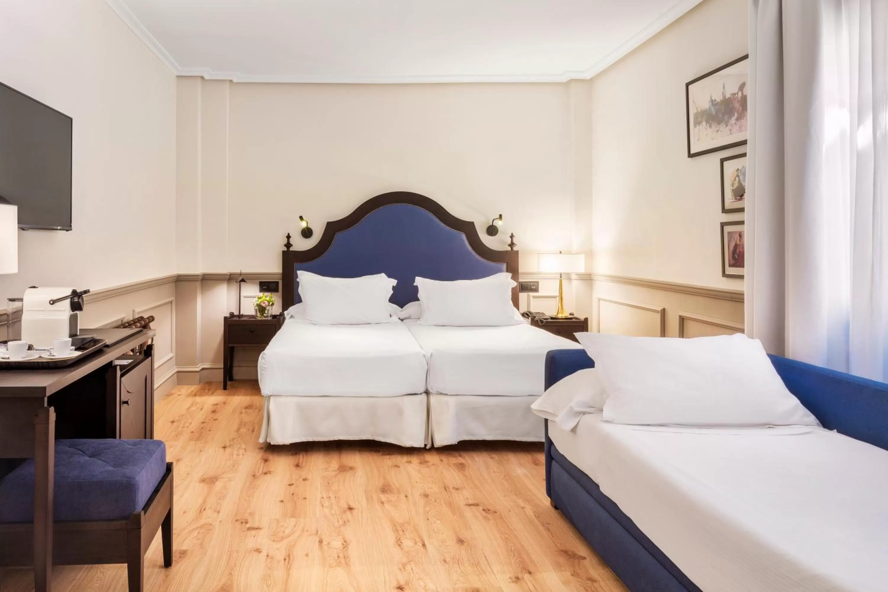 Decorative detail, Bed in H10 Corregidor Boutique Hotel