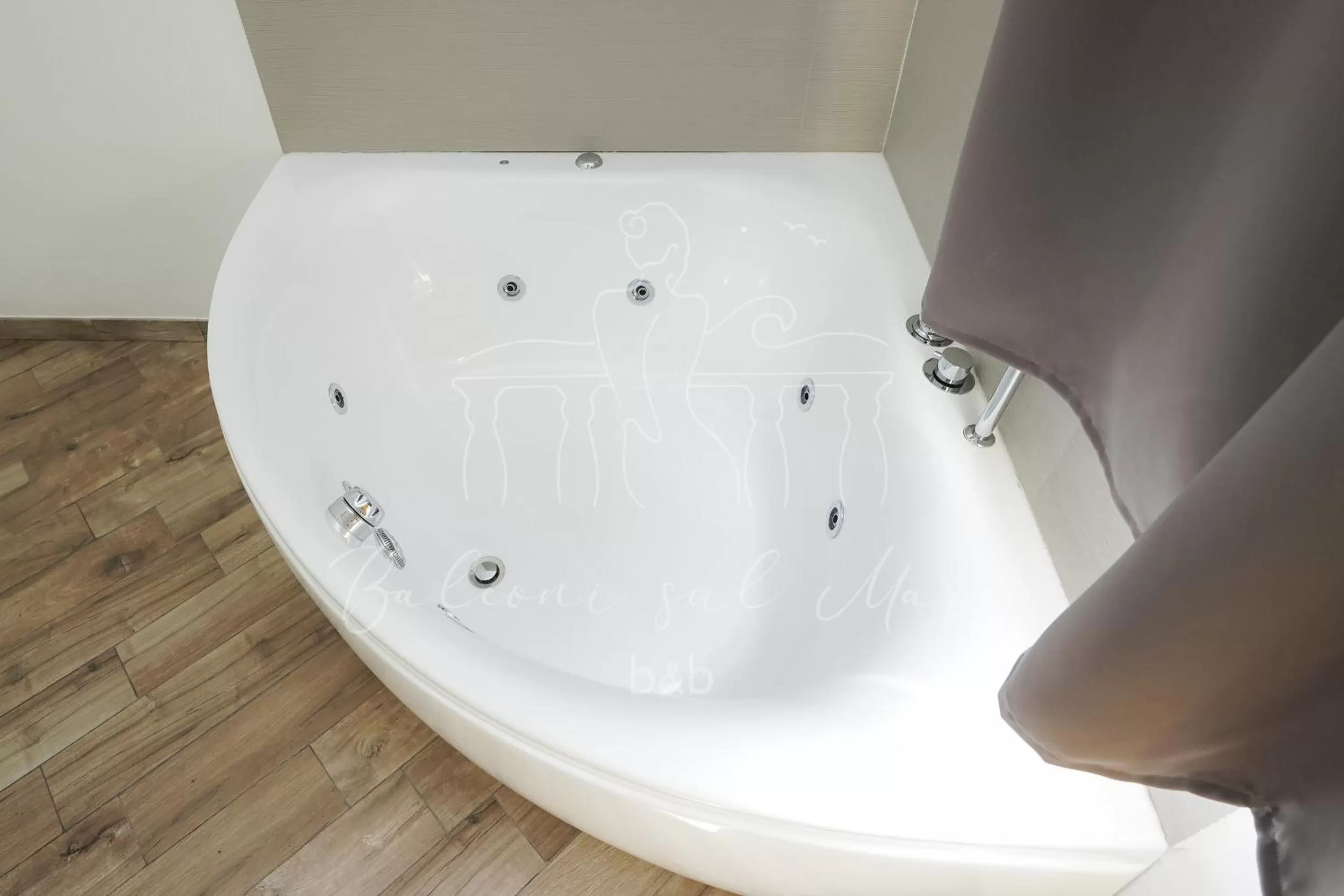 Bath in Balconi sul mare